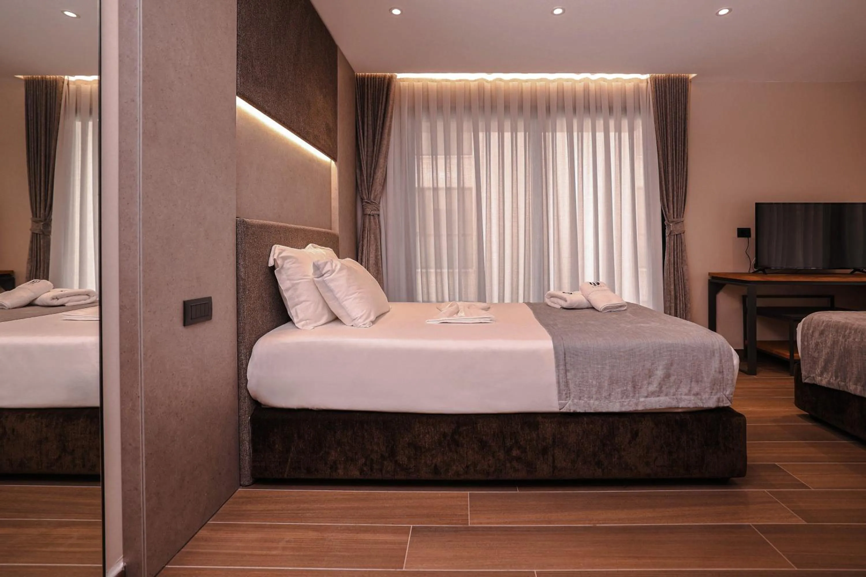 Deluxe Triple Room with Sea View in Frojd Kune Resort & Beach Hotel