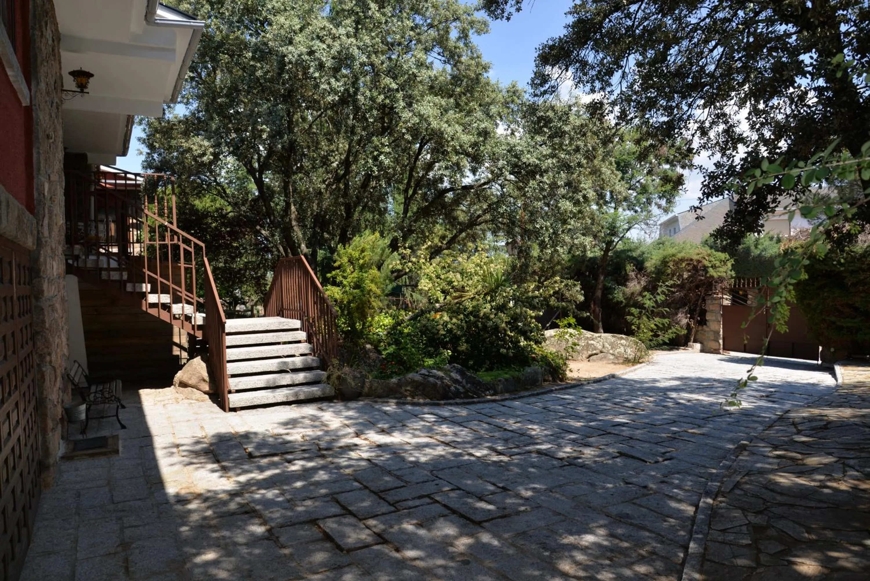 Garden in LA CASA DE GALAPAGAR ALOJAMIENTO SIETE PICOS