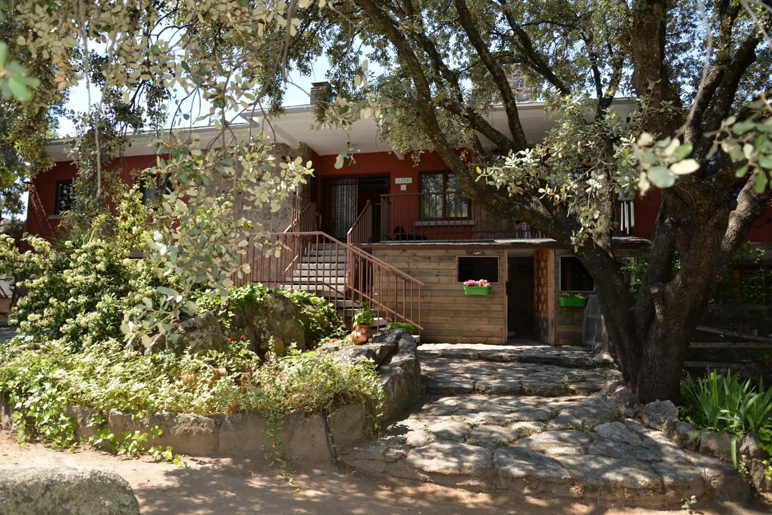 LA CASA DE GALAPAGAR ALOJAMIENTO SIETE PICOS LA CASA DE GALAPAGAR ALOJAMIENTO SIETE PICOS