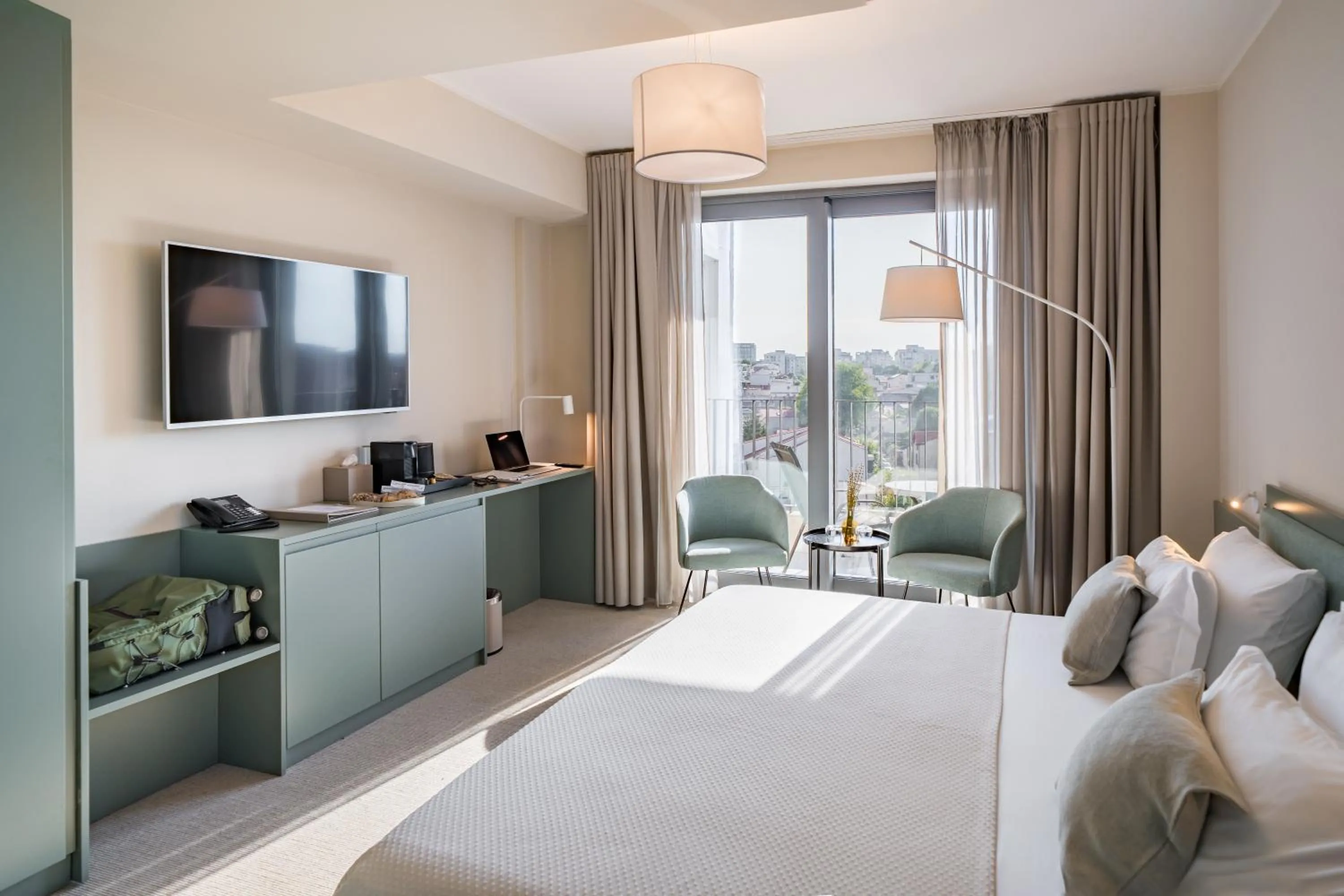 City view, Bed in Millennium Hub & Hotel
