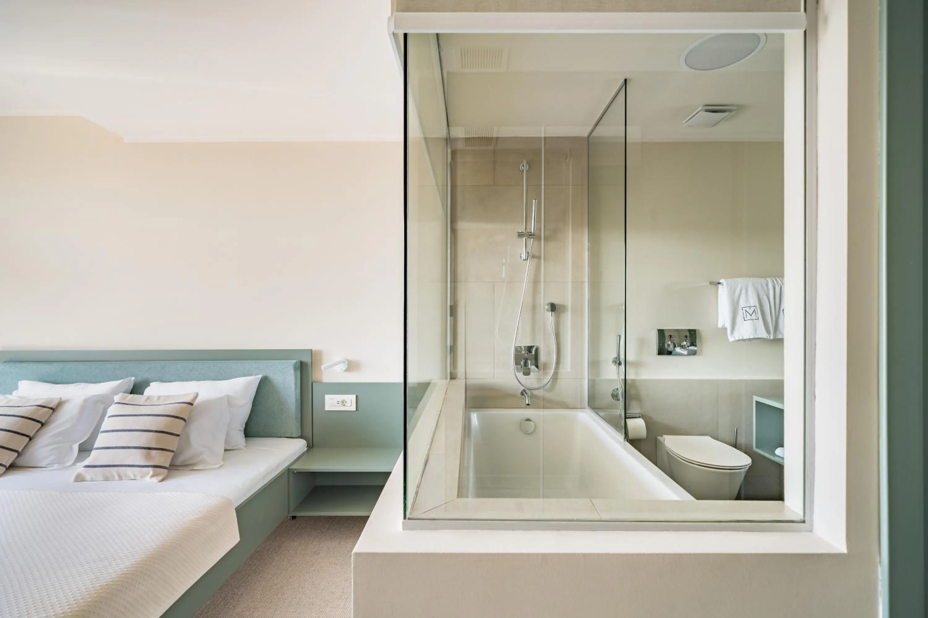 Shower, Bed in Millennium Hub & Hotel
