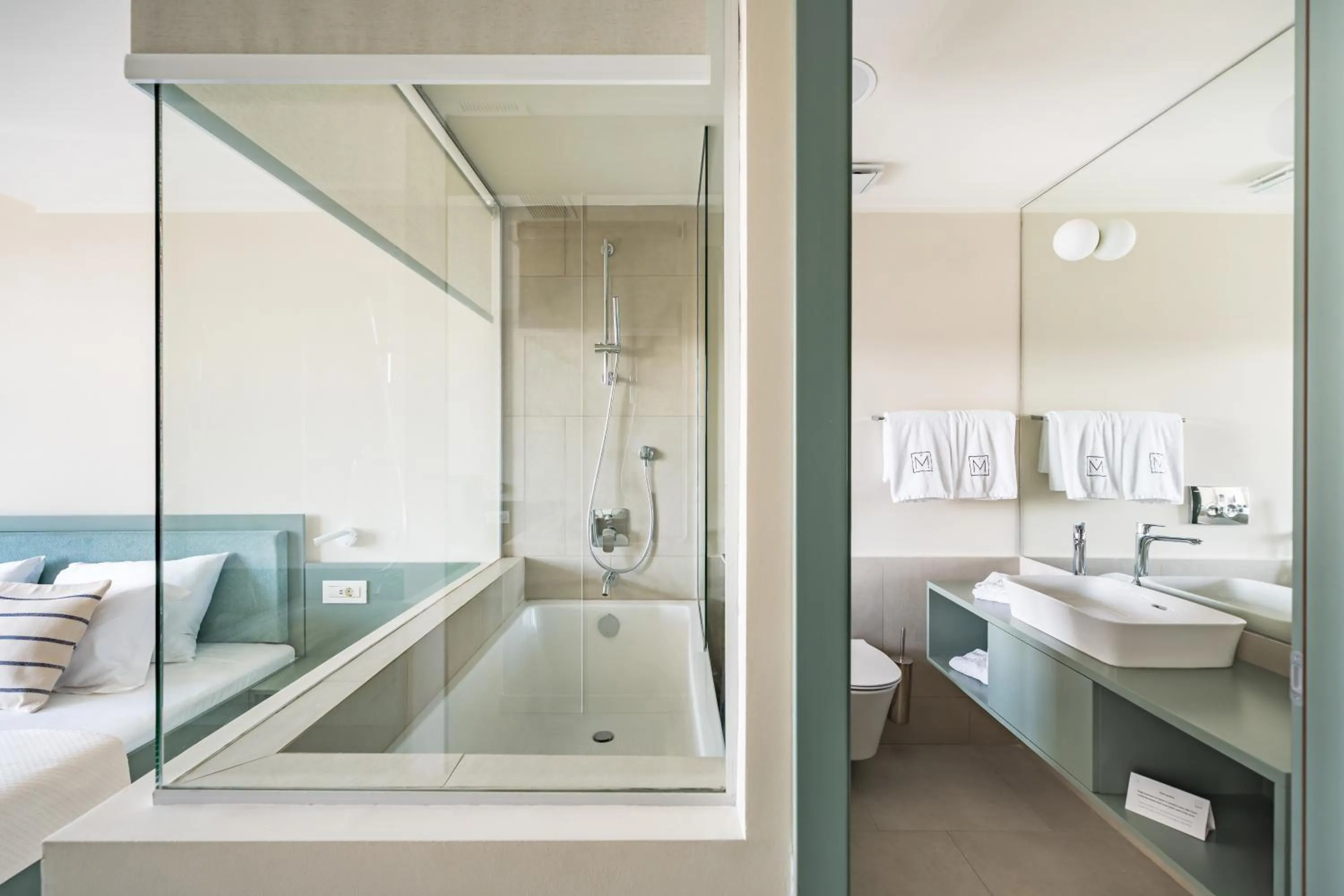Shower in Millennium Hub & Hotel