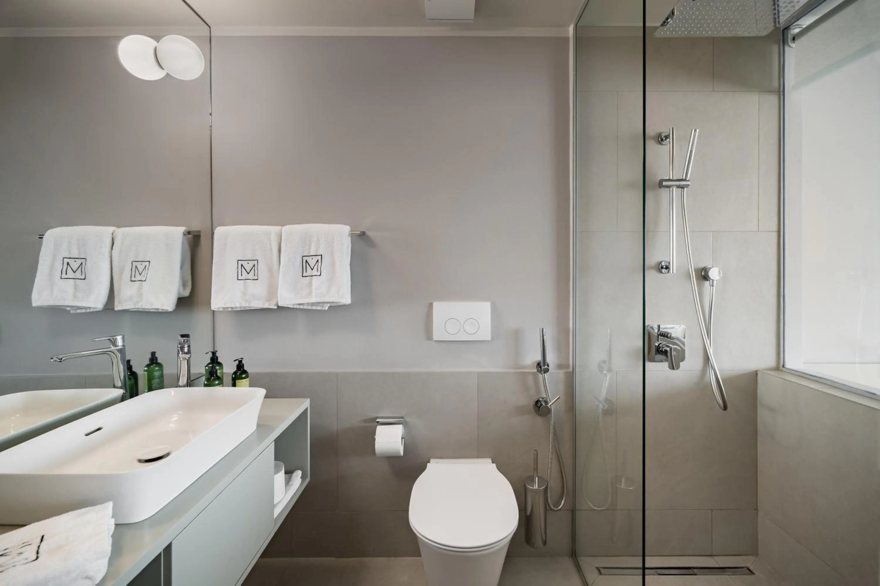 Shower in Millennium Hub & Hotel