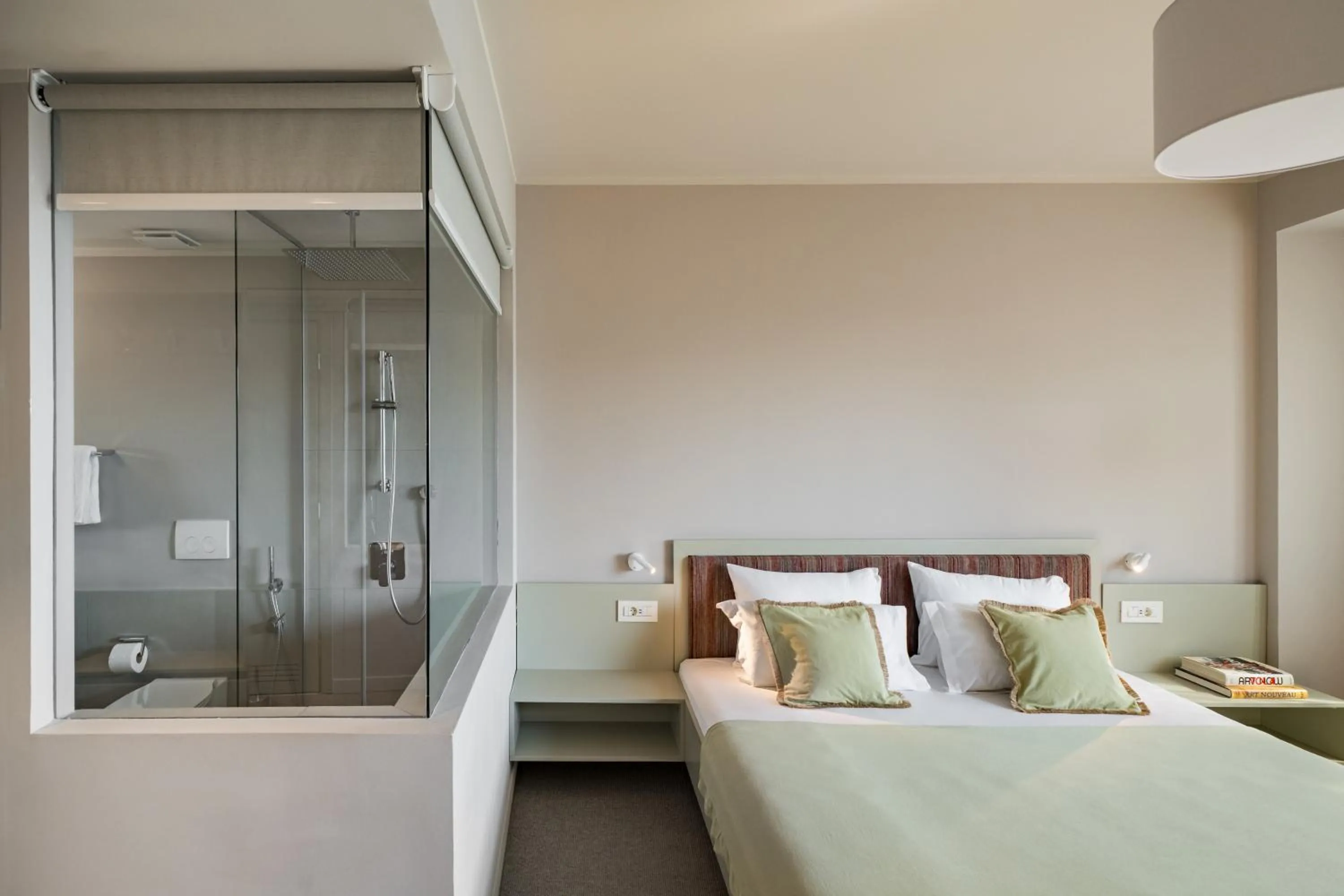 Shower, Bed in Millennium Hub & Hotel
