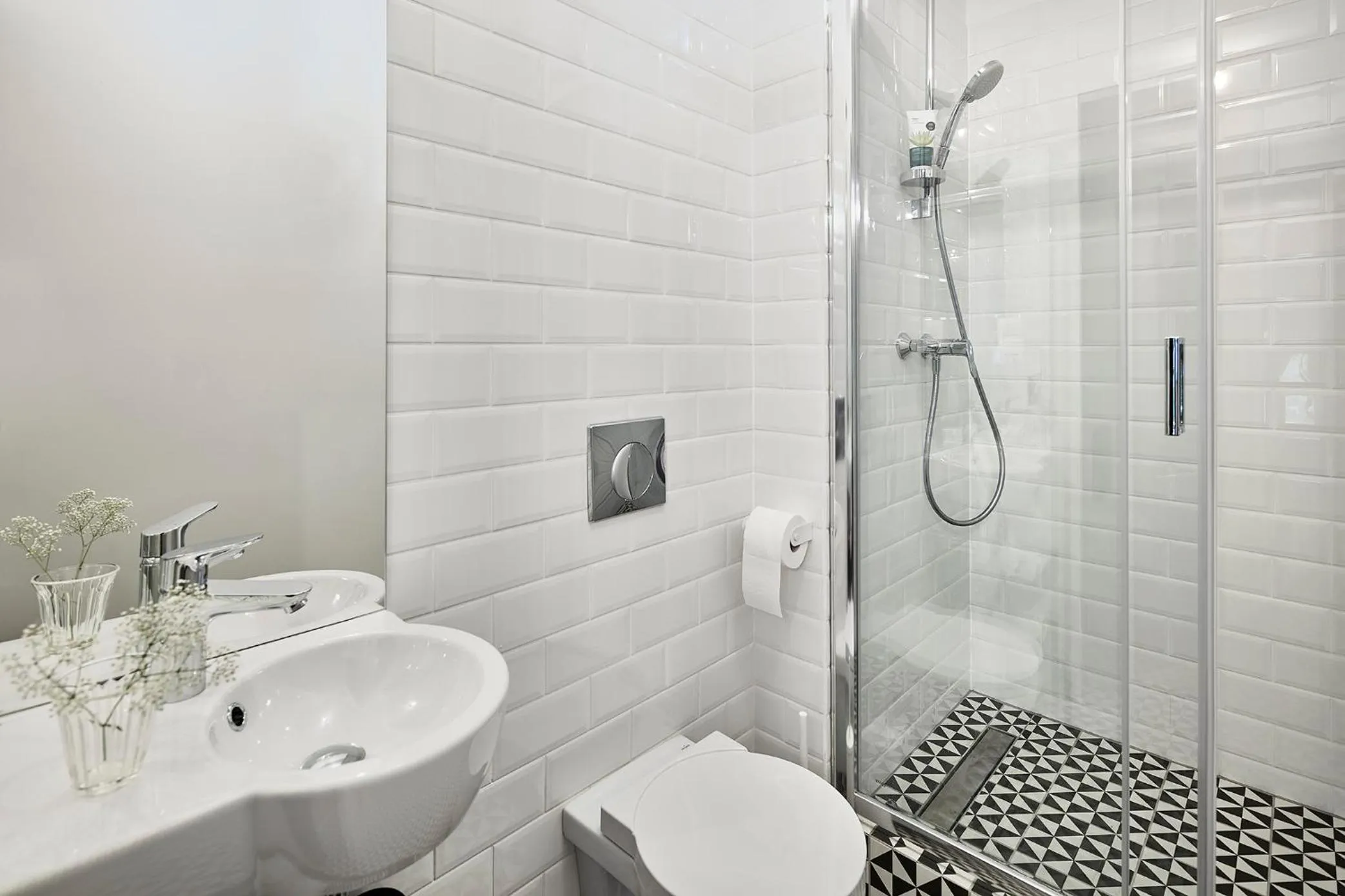 Bathroom in Bez Kantów Art Rooms