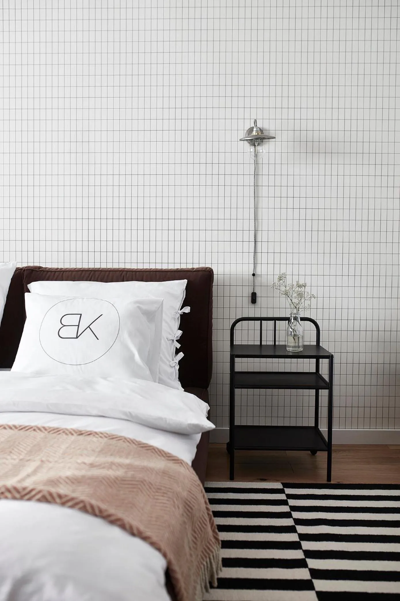 Bed in Bez Kantów Art Rooms