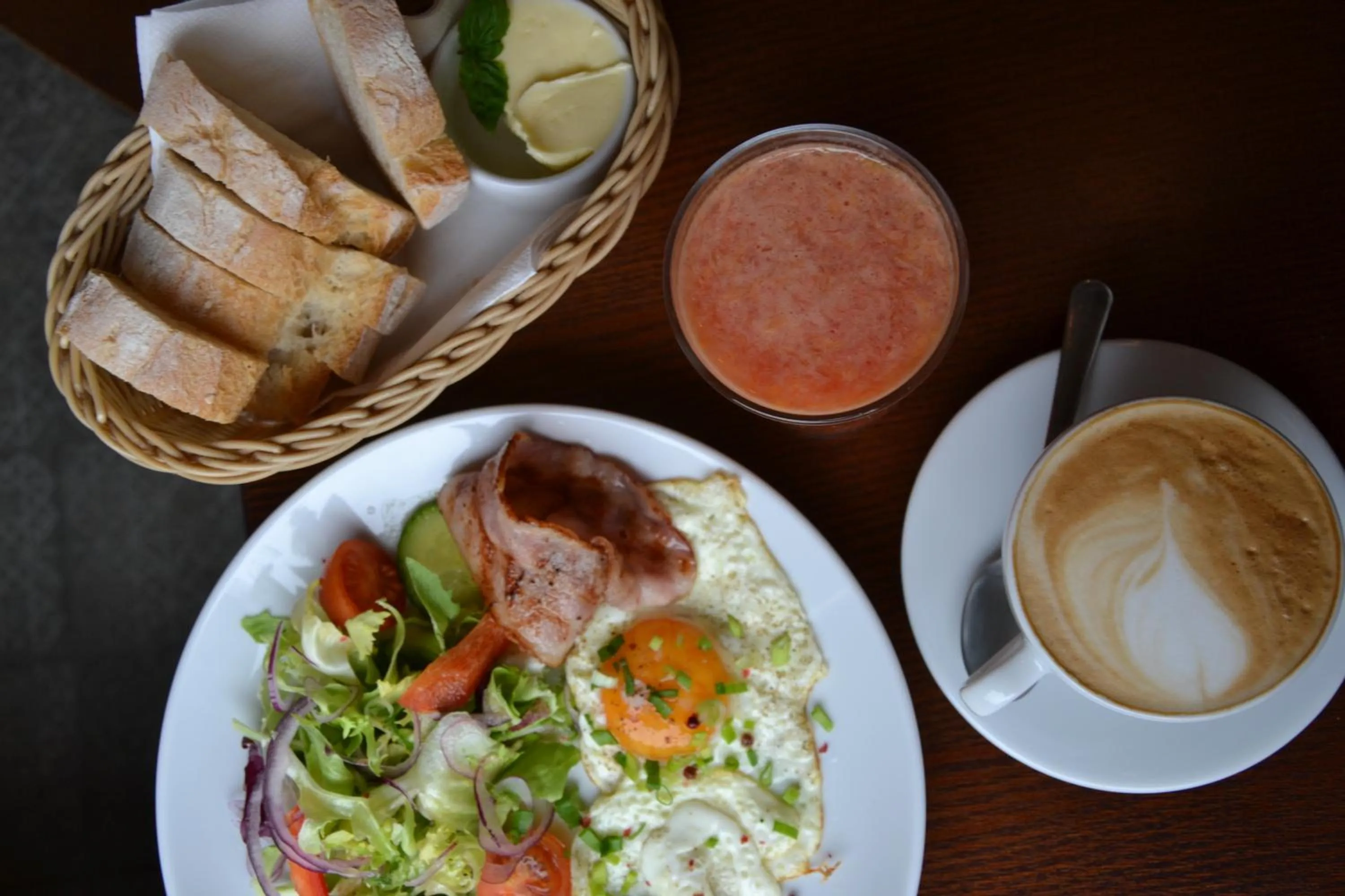 Breakfast in Bez Kantów Art Rooms