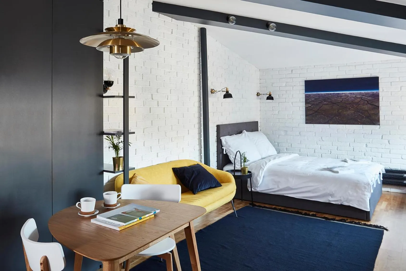 Bed in Bez Kantów Art Rooms