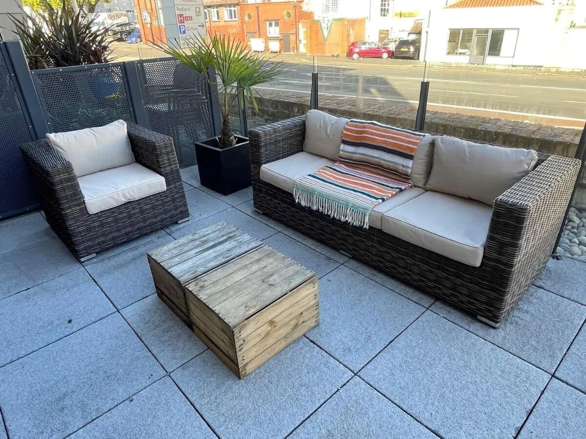 Harbourside Hideaway - Superb Flat with Terrace