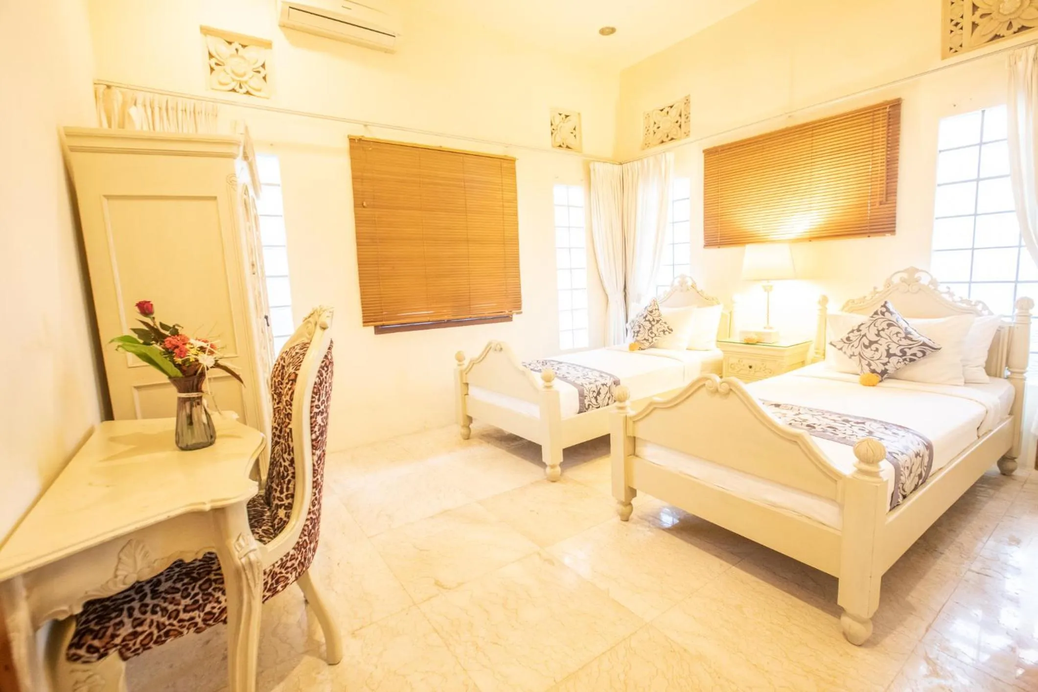 Bed in Arbathu Villa Ubud