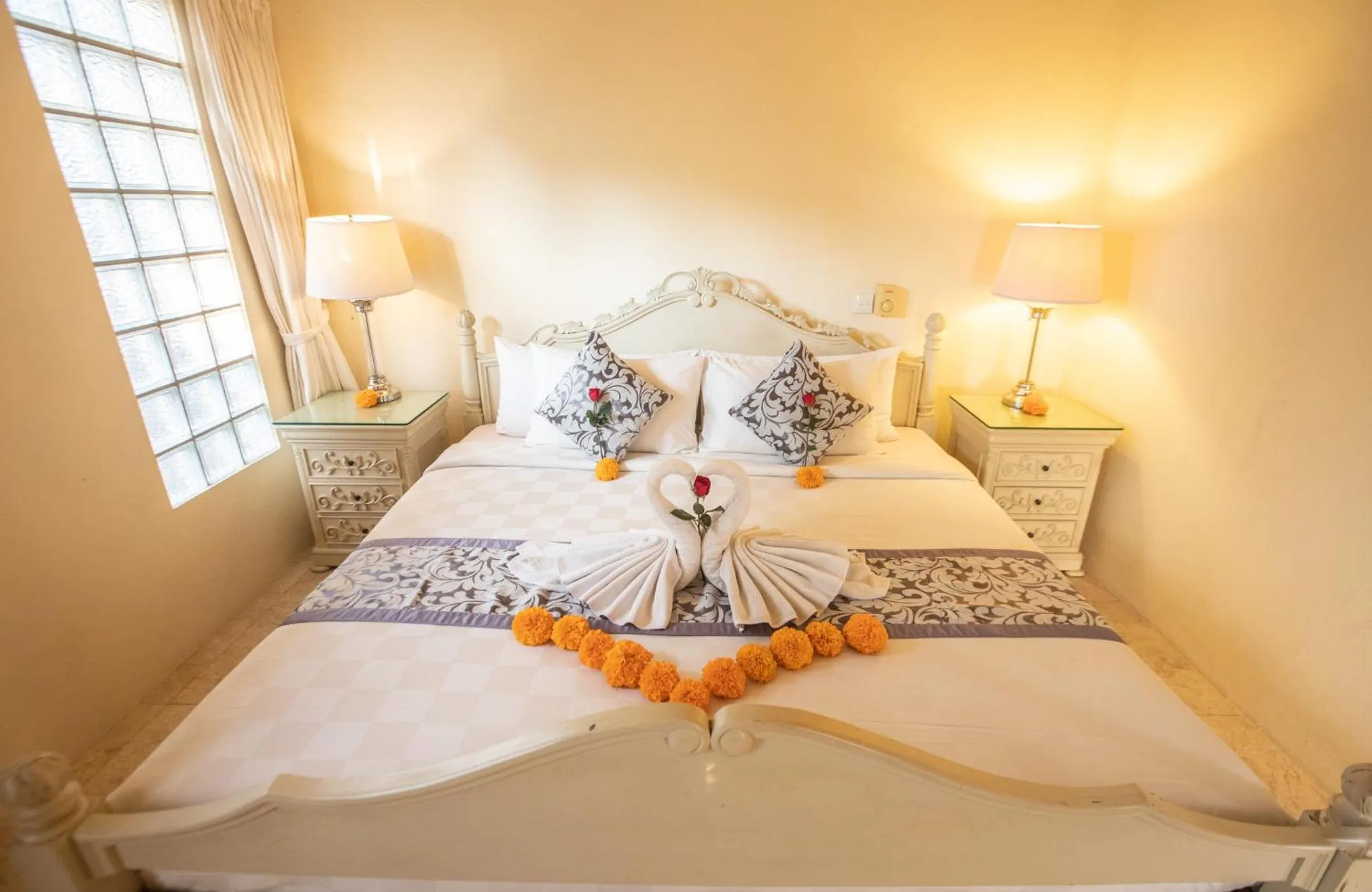 Bed in Arbathu Villa Ubud