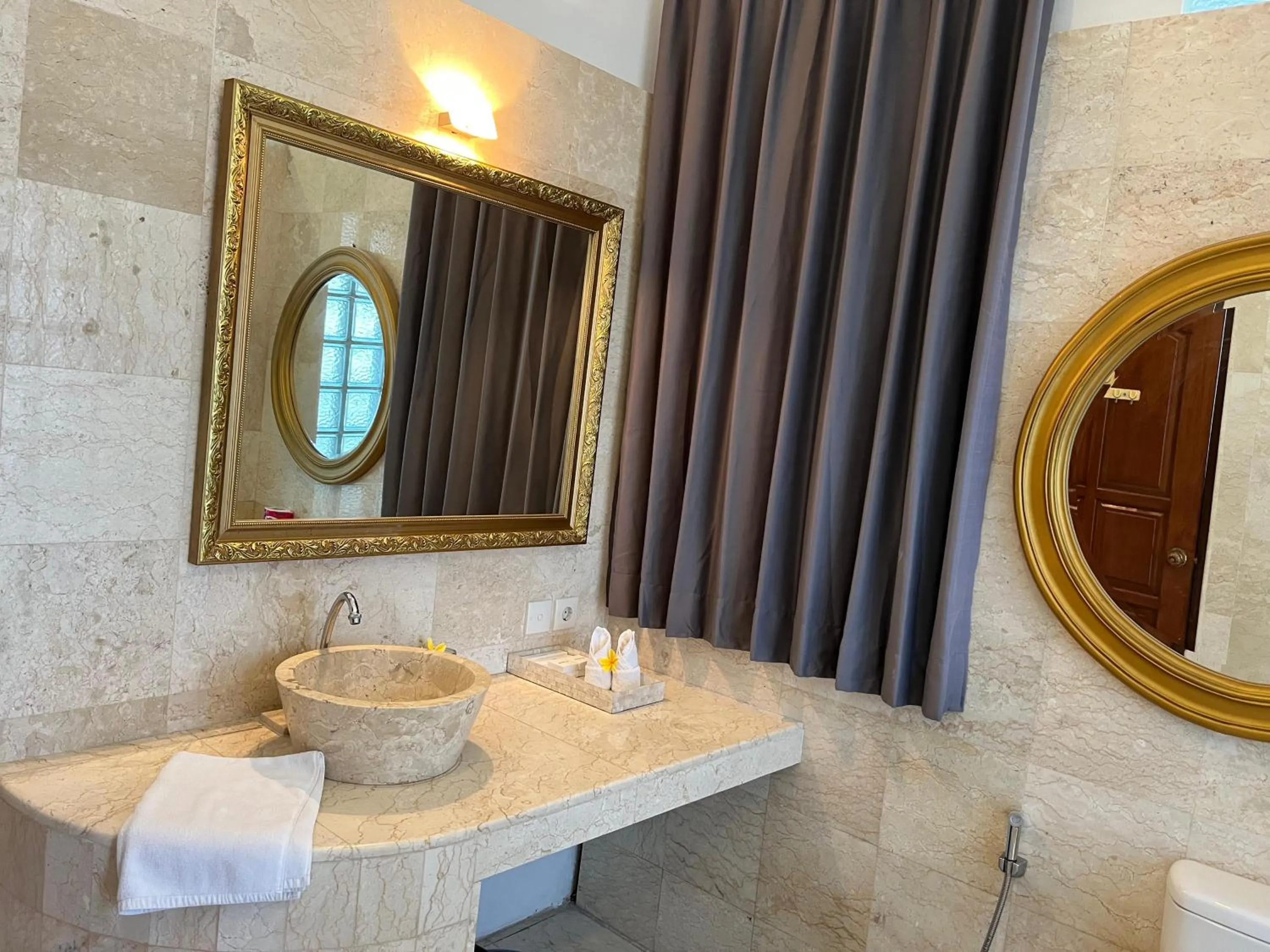 Toilet in Arbathu Villa Ubud