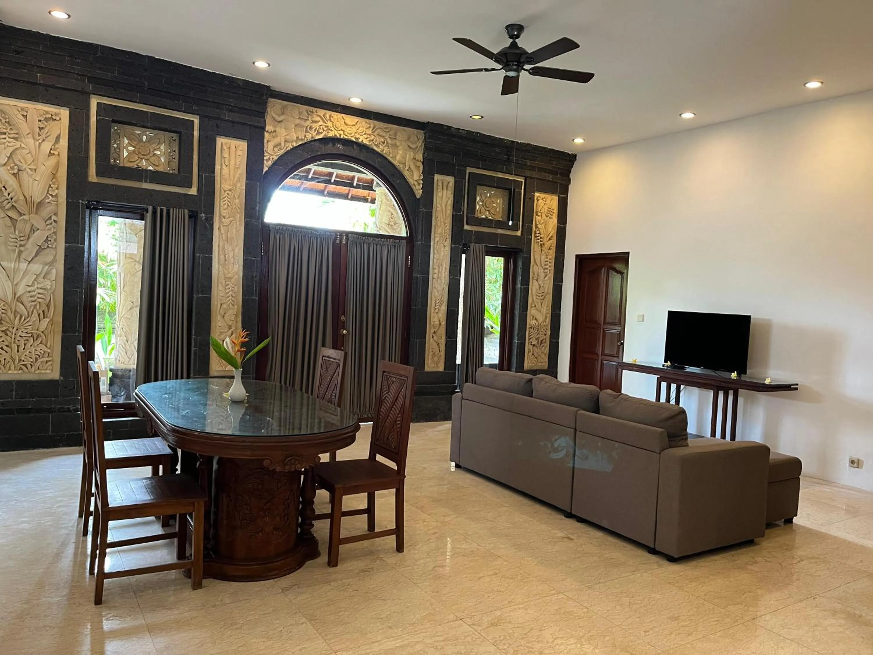 Communal lounge/ TV room in Arbathu Villa Ubud