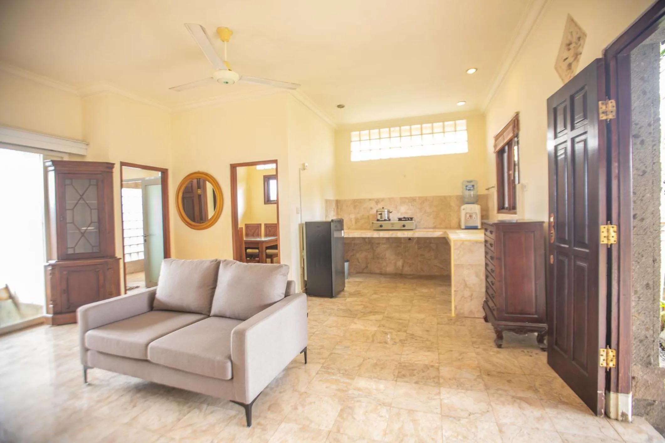 Kitchen or kitchenette in Arbathu Villa Ubud