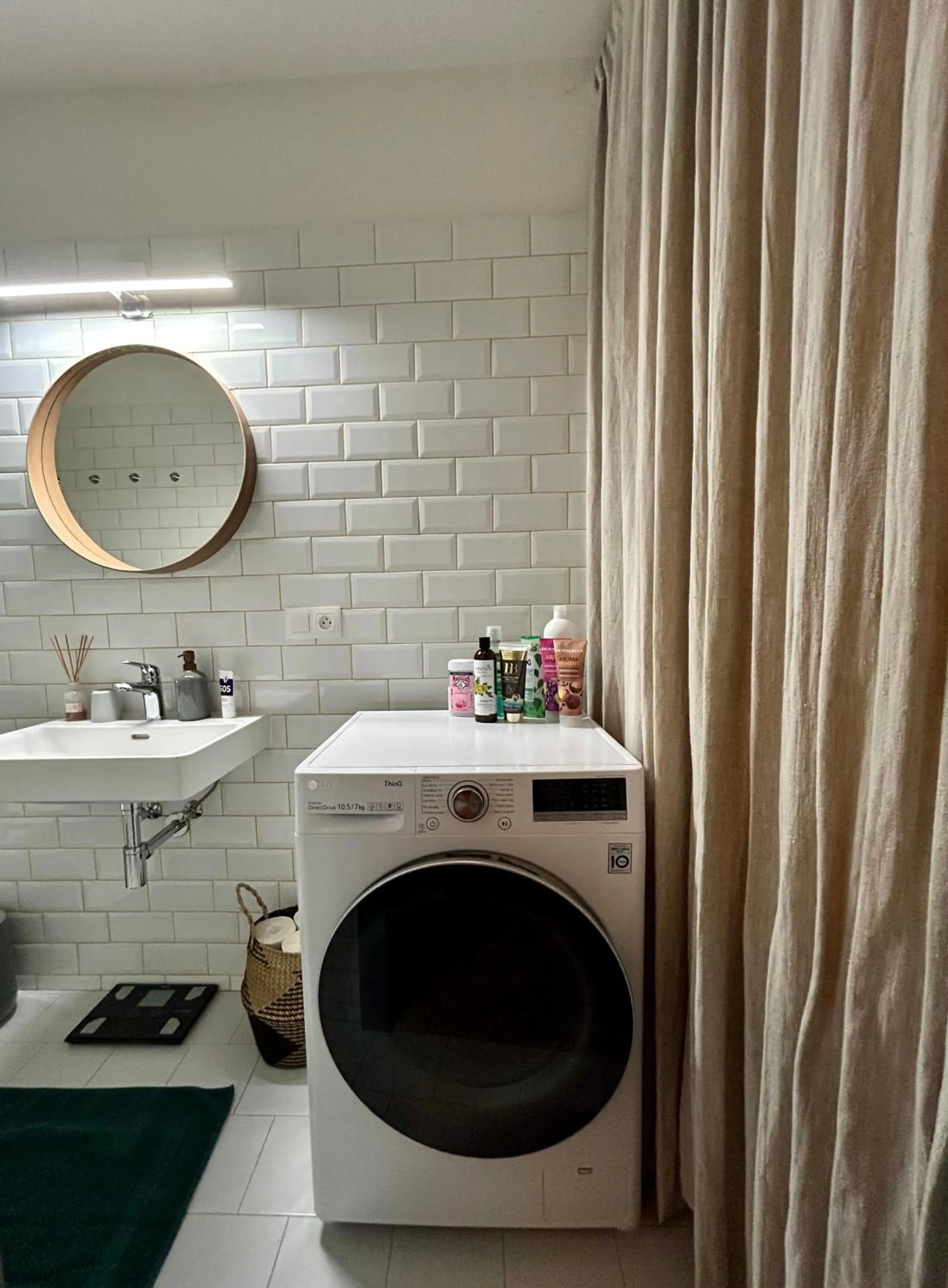 Bathroom in Green balcony & king size bed