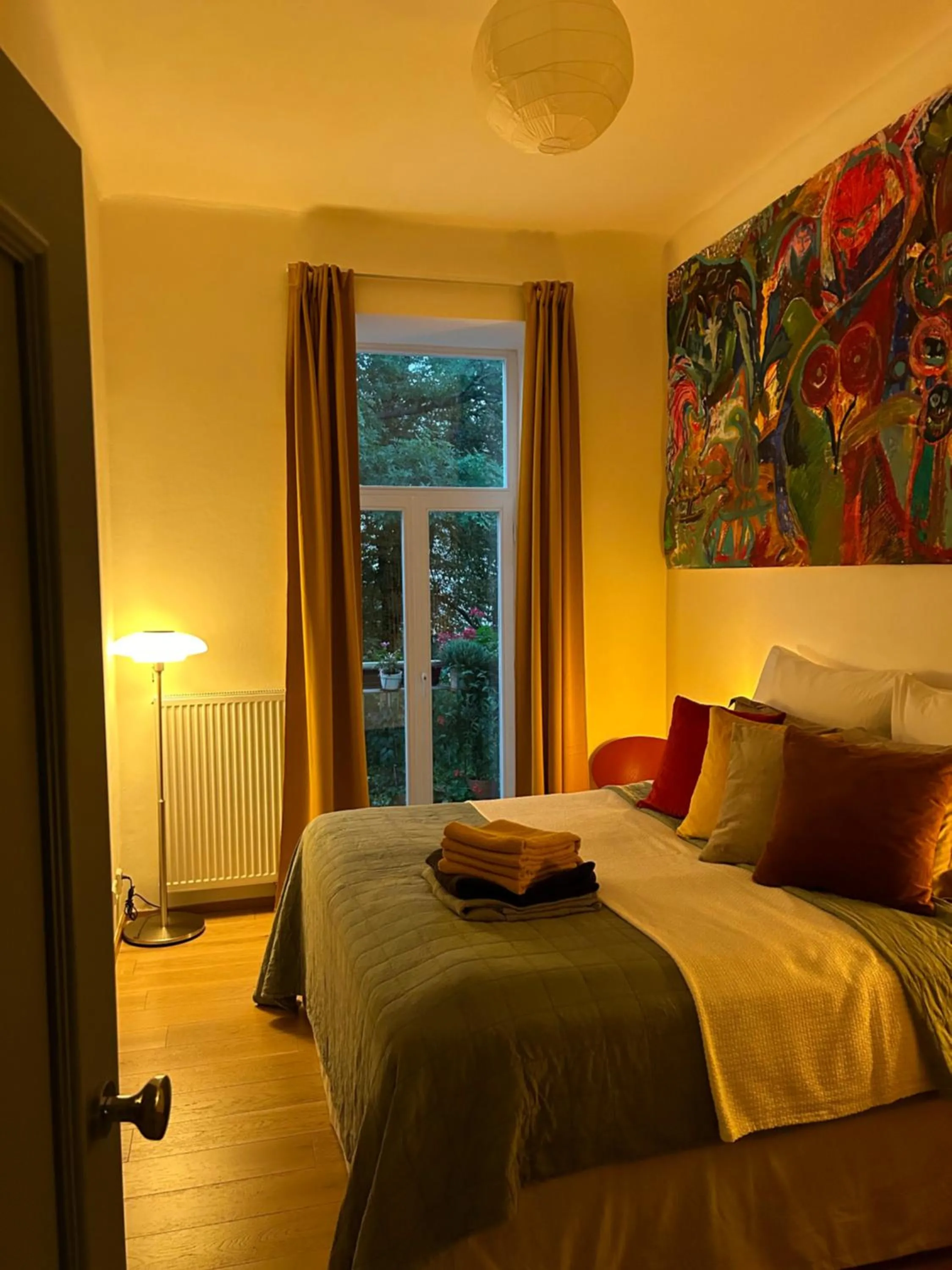Bed in Green balcony & king size bed