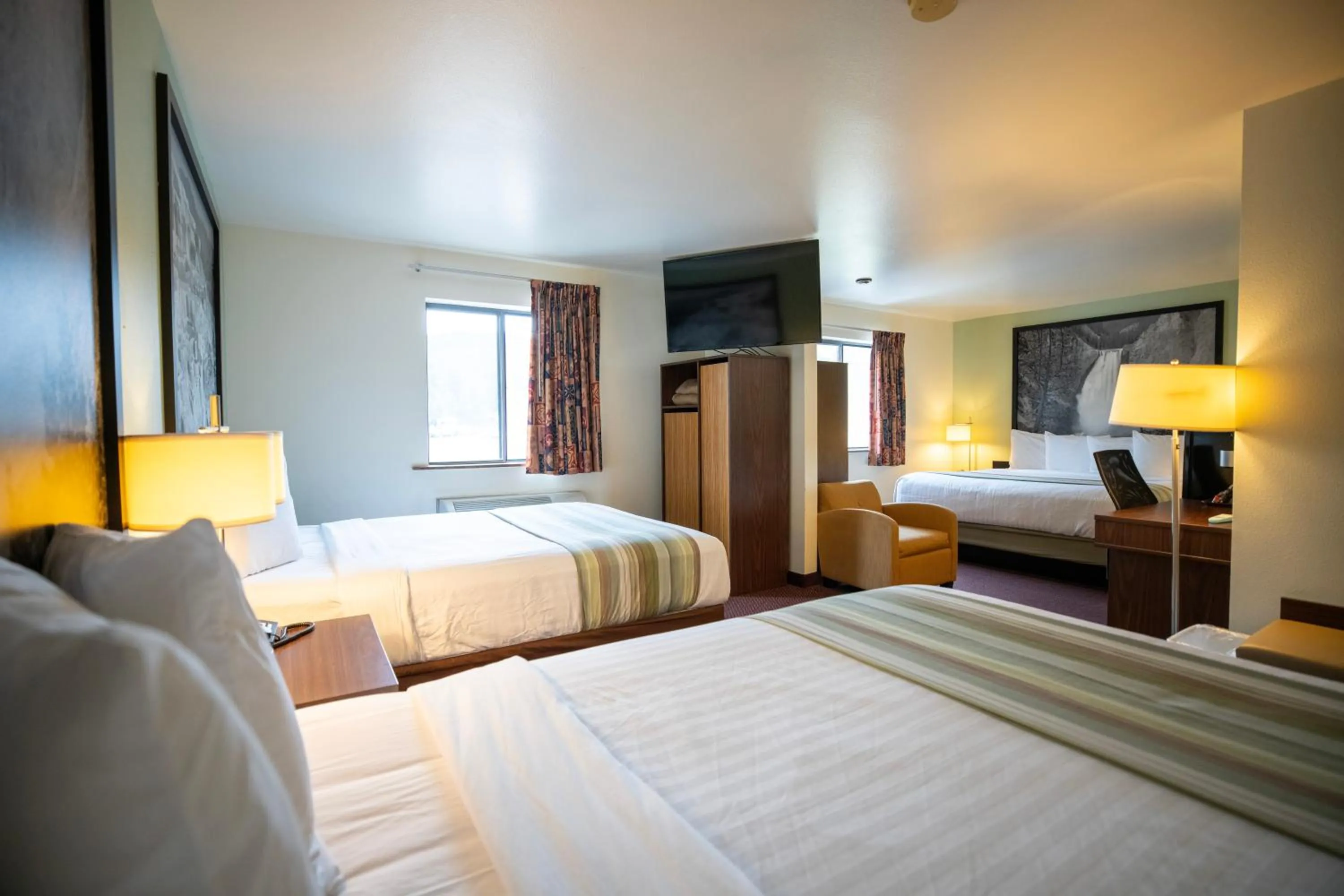 Bed in Super 8 by Wyndham West Yellowstone