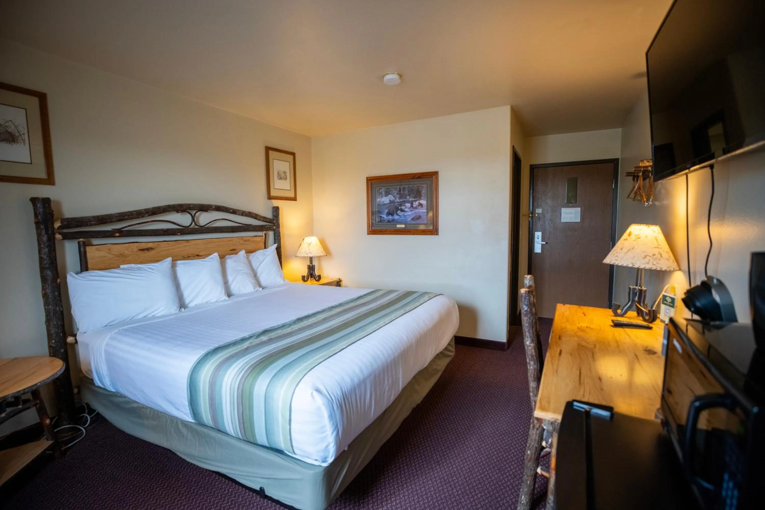 Bed in Super 8 by Wyndham West Yellowstone