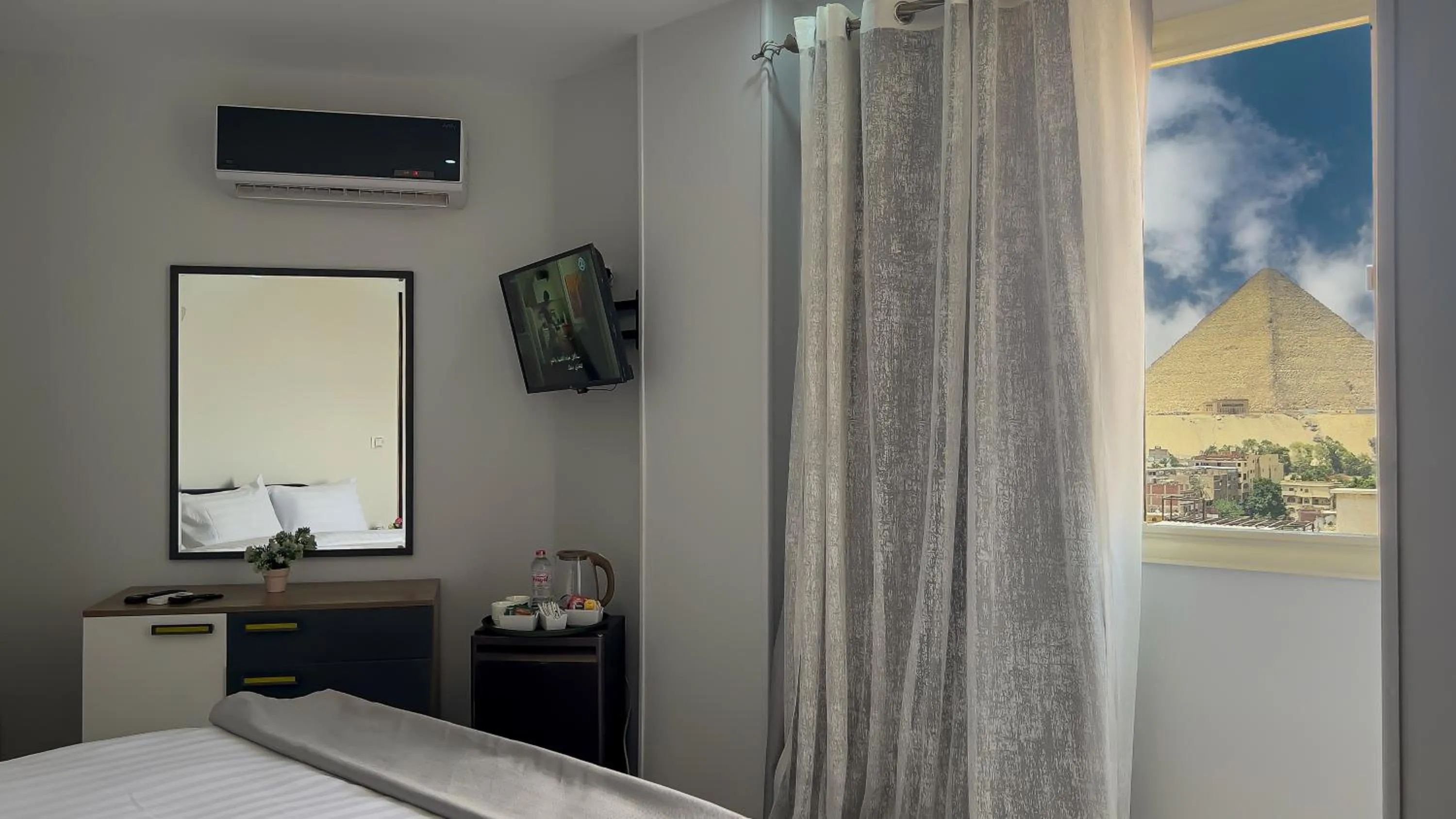 Landmark view, Bed in pyramids tower view inn