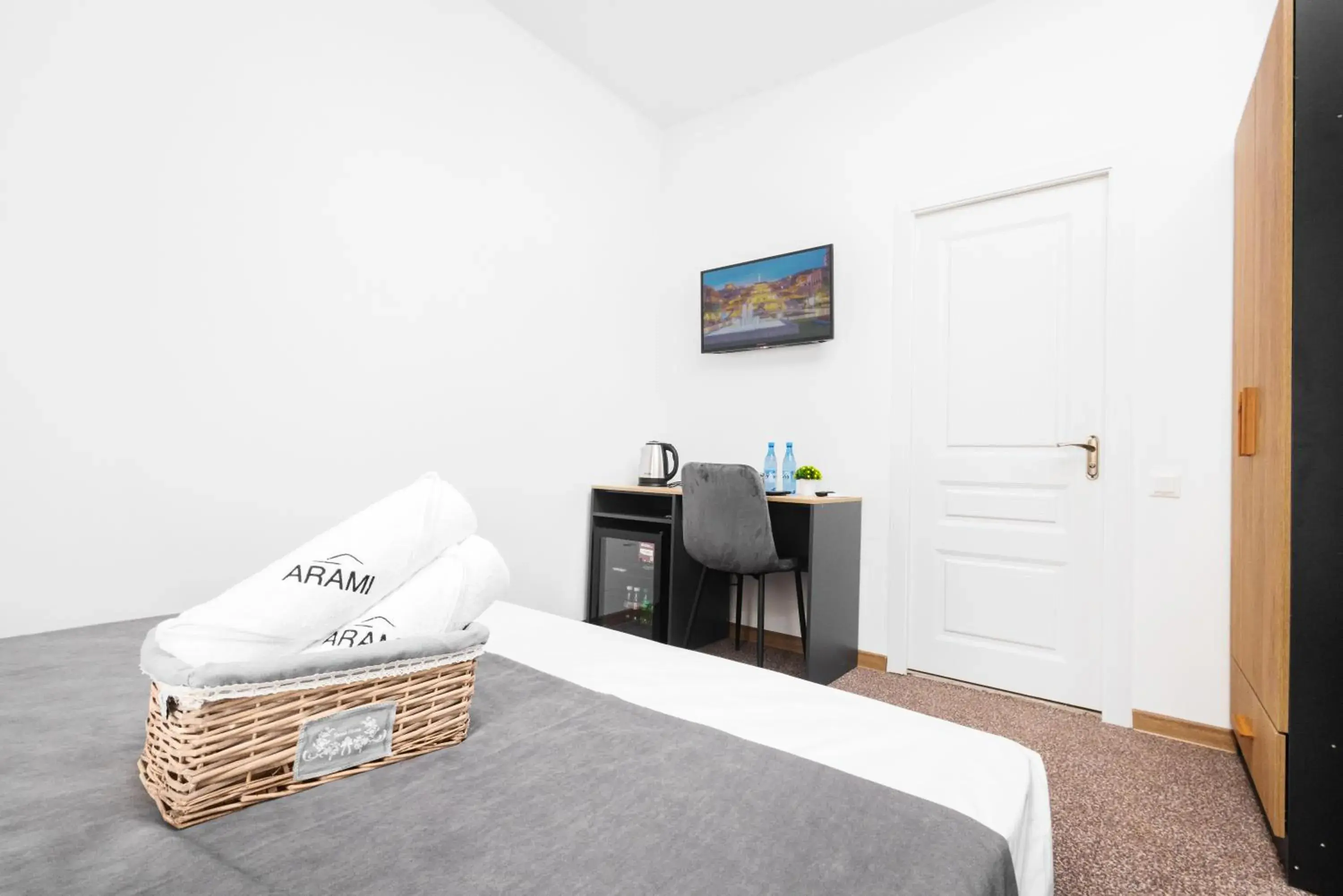 Budget Double Room in Hotel Arami by Downtown Budget Double Room in Hotel Arami by Downtown