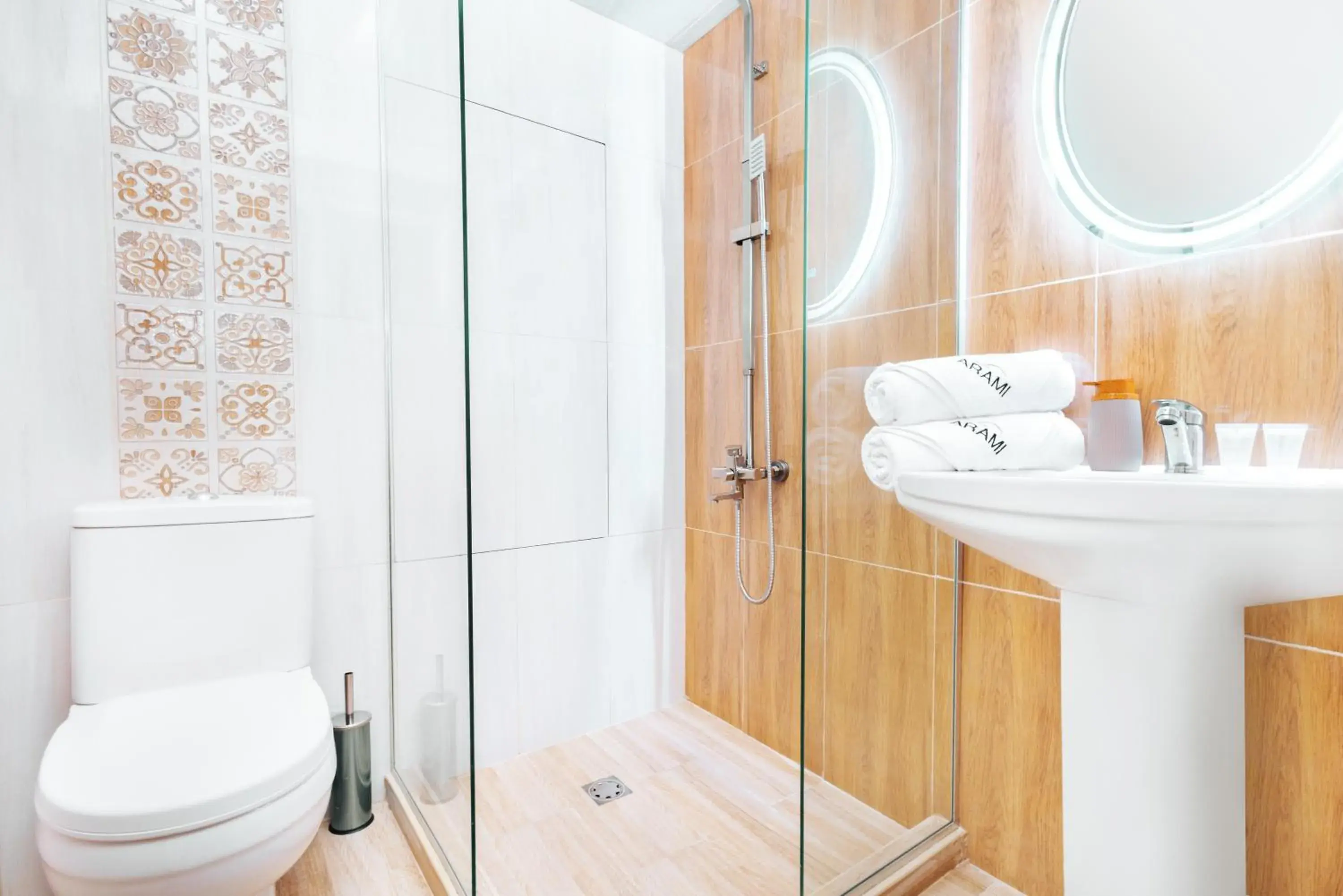 Budget Double Room in Hotel Arami by Downtown Budget Double Room in Hotel Arami by Downtown