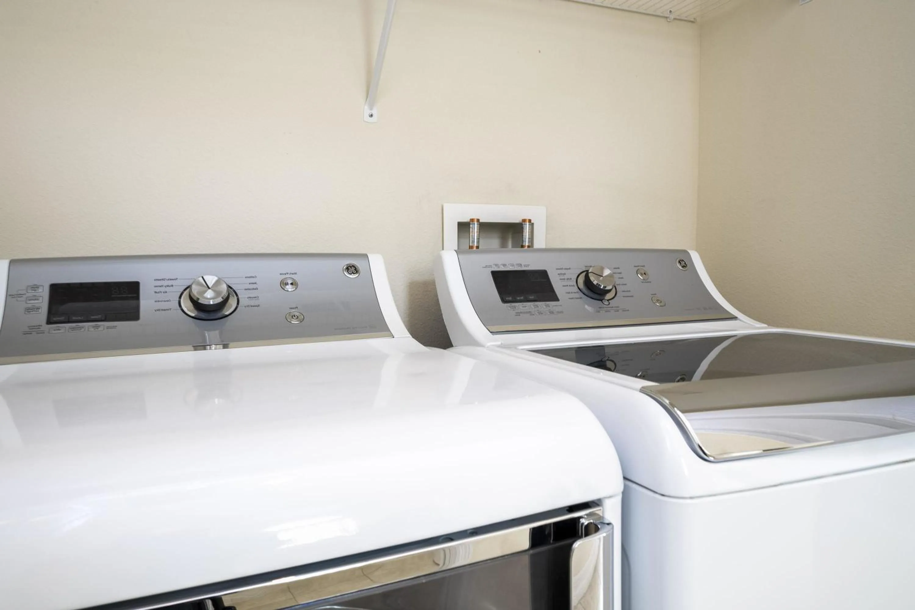 Marvelous 4Bd Close to Disney w Pool at 313 Tuscan Hills