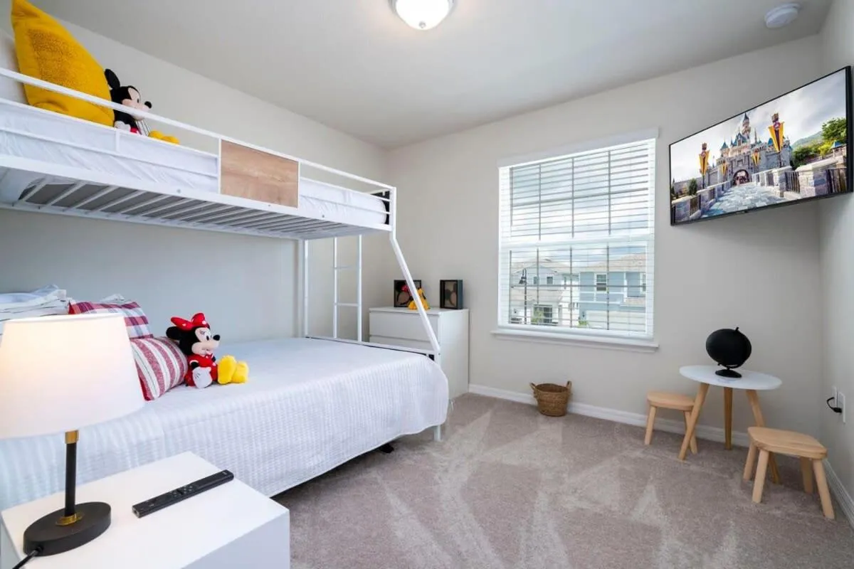 Bed in Stunning 5Bd w Pool at Windsor Island Resort 3814