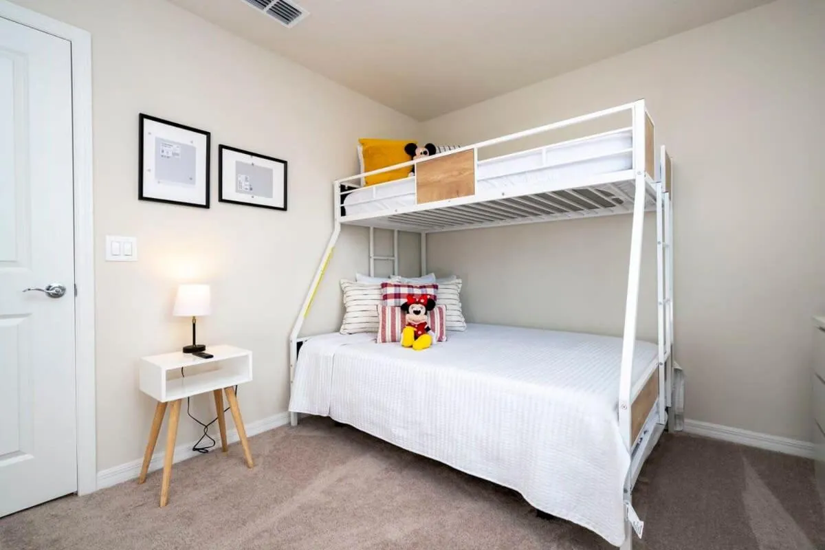 Bed in Stunning 5Bd w Pool at Windsor Island Resort 3814