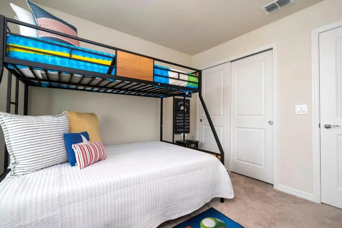 Bed in Stunning 5Bd w Pool at Windsor Island Resort 3814