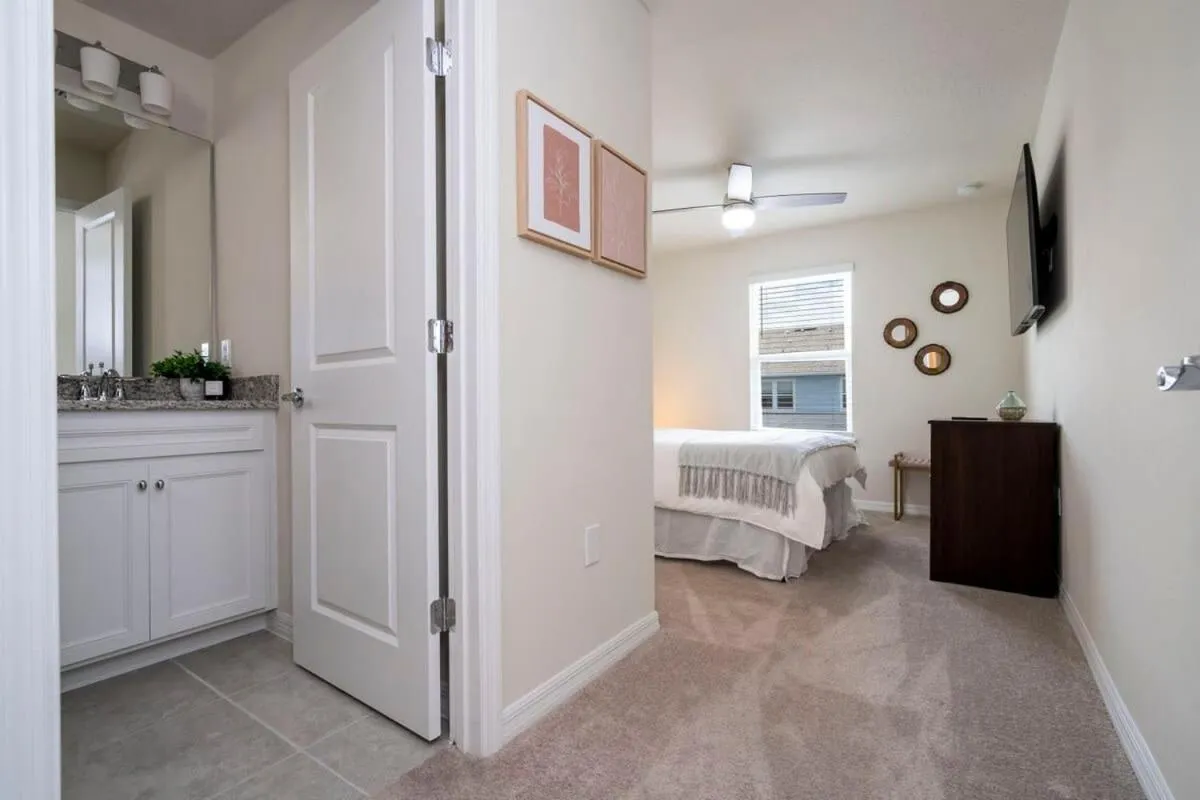 Bed in Stunning 5Bd w Pool at Windsor Island Resort 3814