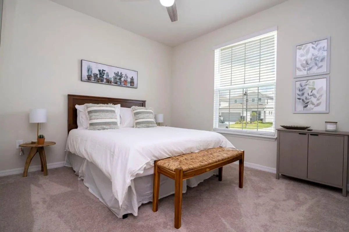 Bed in Stunning 5Bd w Pool at Windsor Island Resort 3814