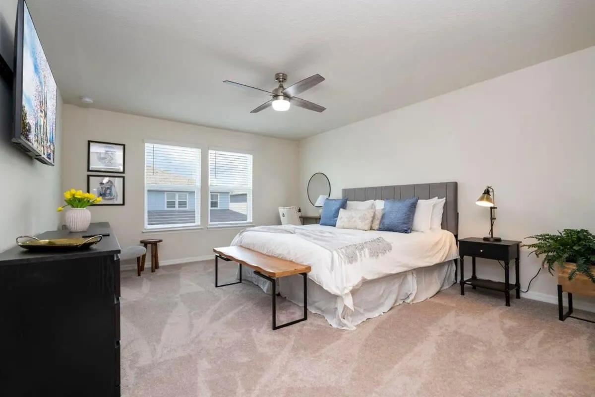 Bed in Stunning 5Bd w Pool at Windsor Island Resort 3814