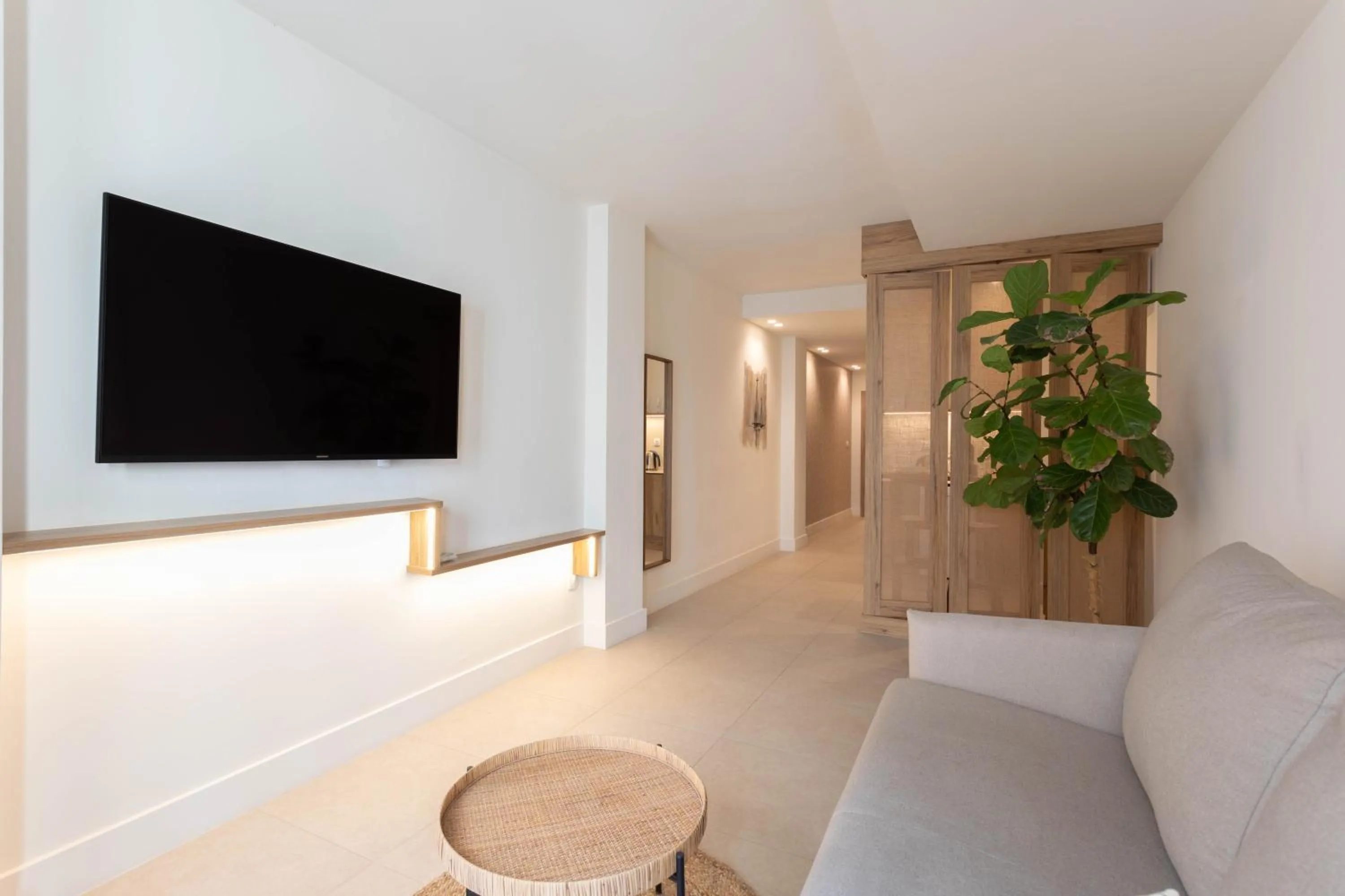 TV and multimedia in Reina Victoria Velázquez