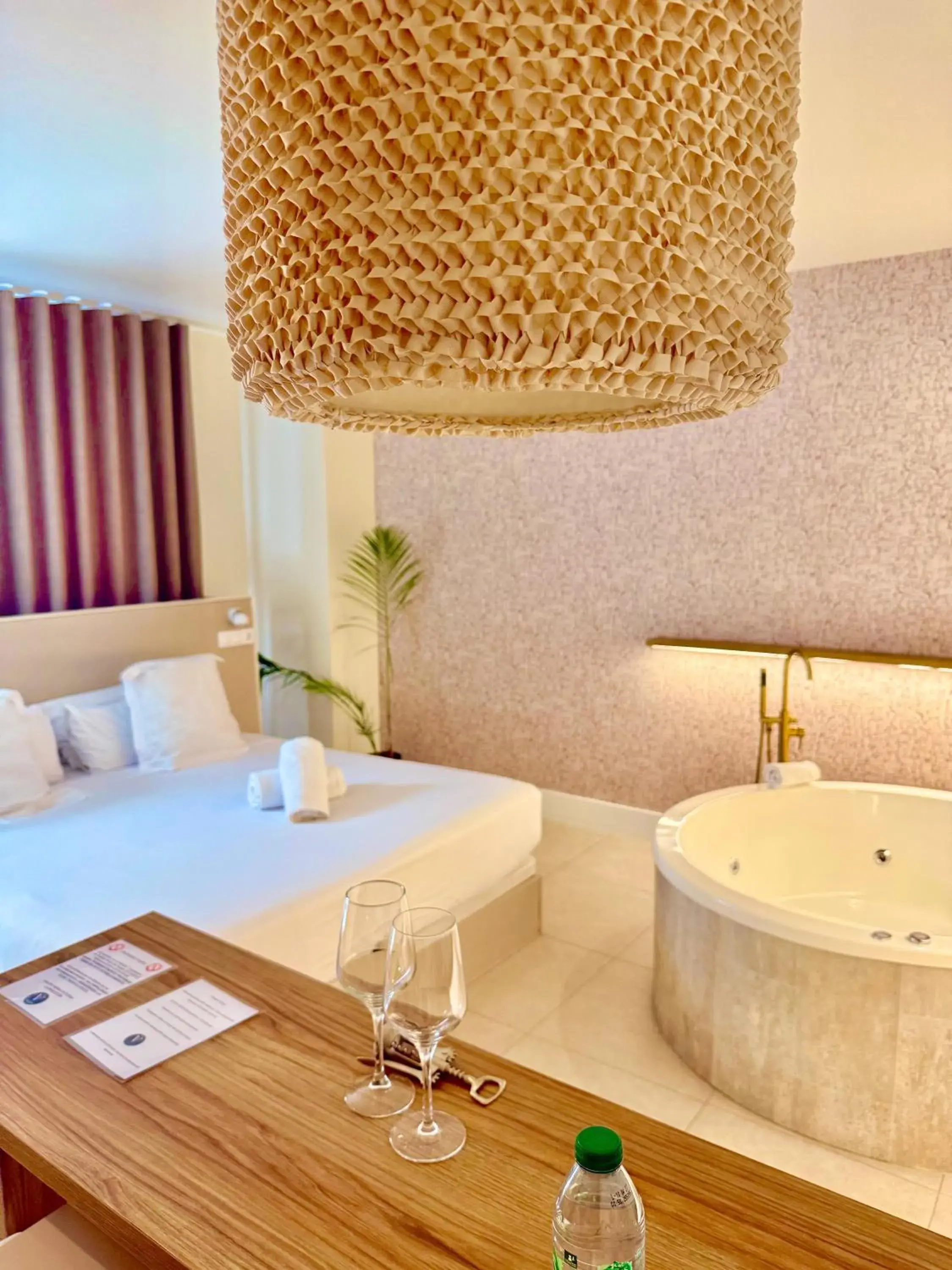 Double Premium with Jacuzzi in Reina Victoria Velázquez Double Premium with Jacuzzi in Reina Victoria Velázquez