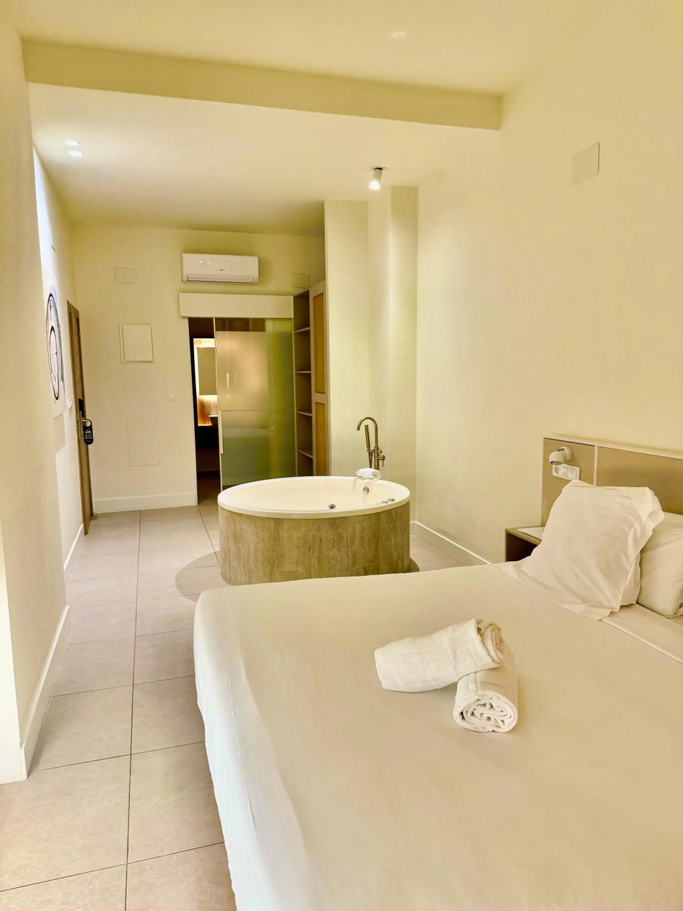 Bed in Reina Victoria Velázquez