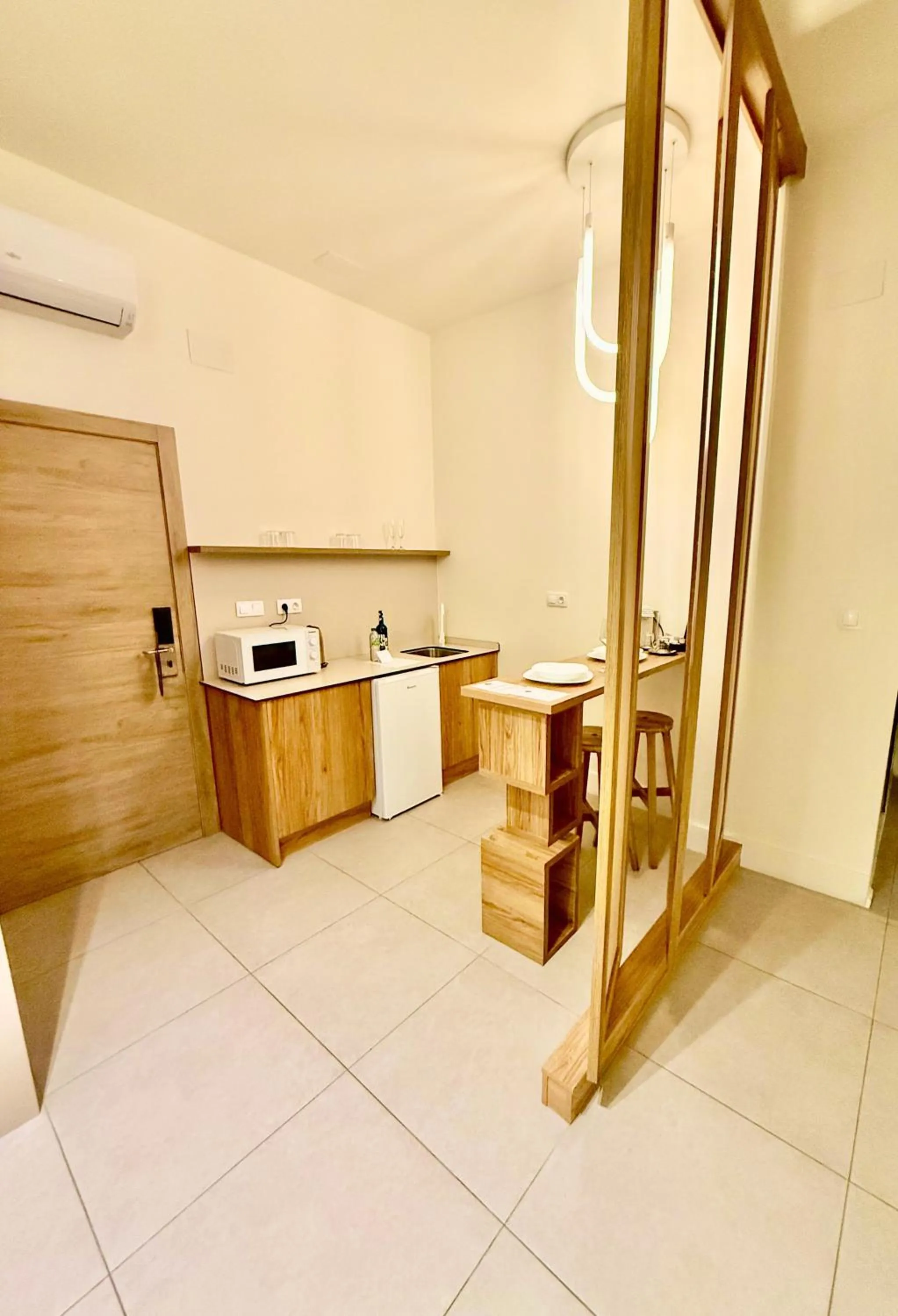 microwave in Reina Victoria Velázquez