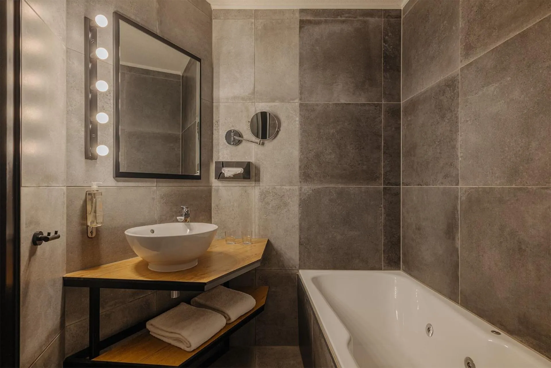 Bathroom in Leonardo Hotel Groningen City Center