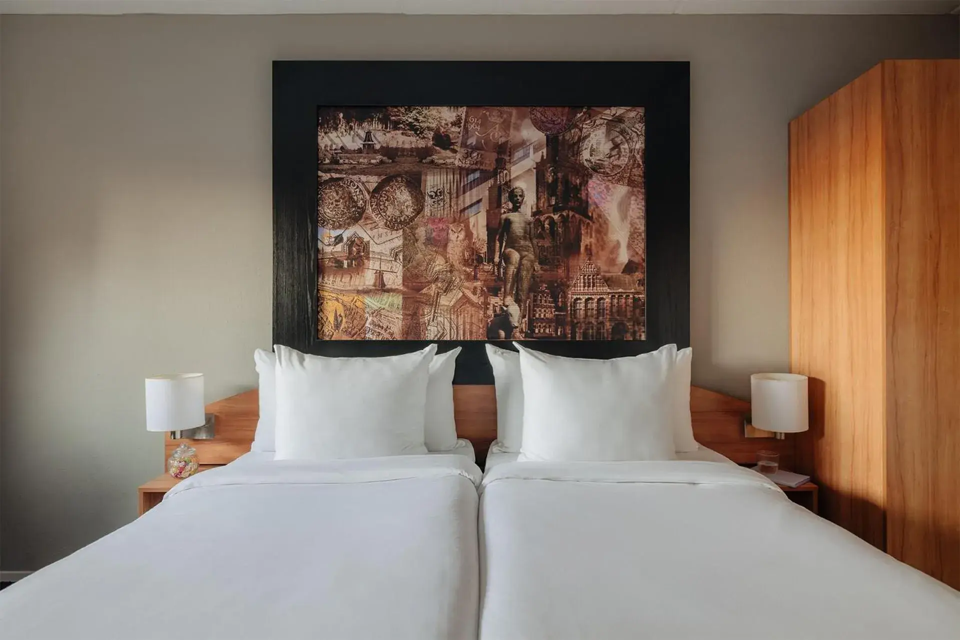 Comfort Room 1 Twin Bed in Leonardo Hotel Groningen City Center Comfort Room 1 Twin Bed in Leonardo Hotel Groningen City Center