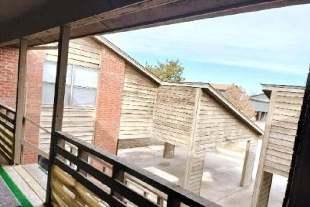 Property building in Golden Sunflower's Apt B