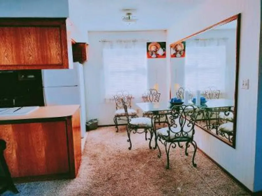 Dining area in Golden Sunflower's Apt B