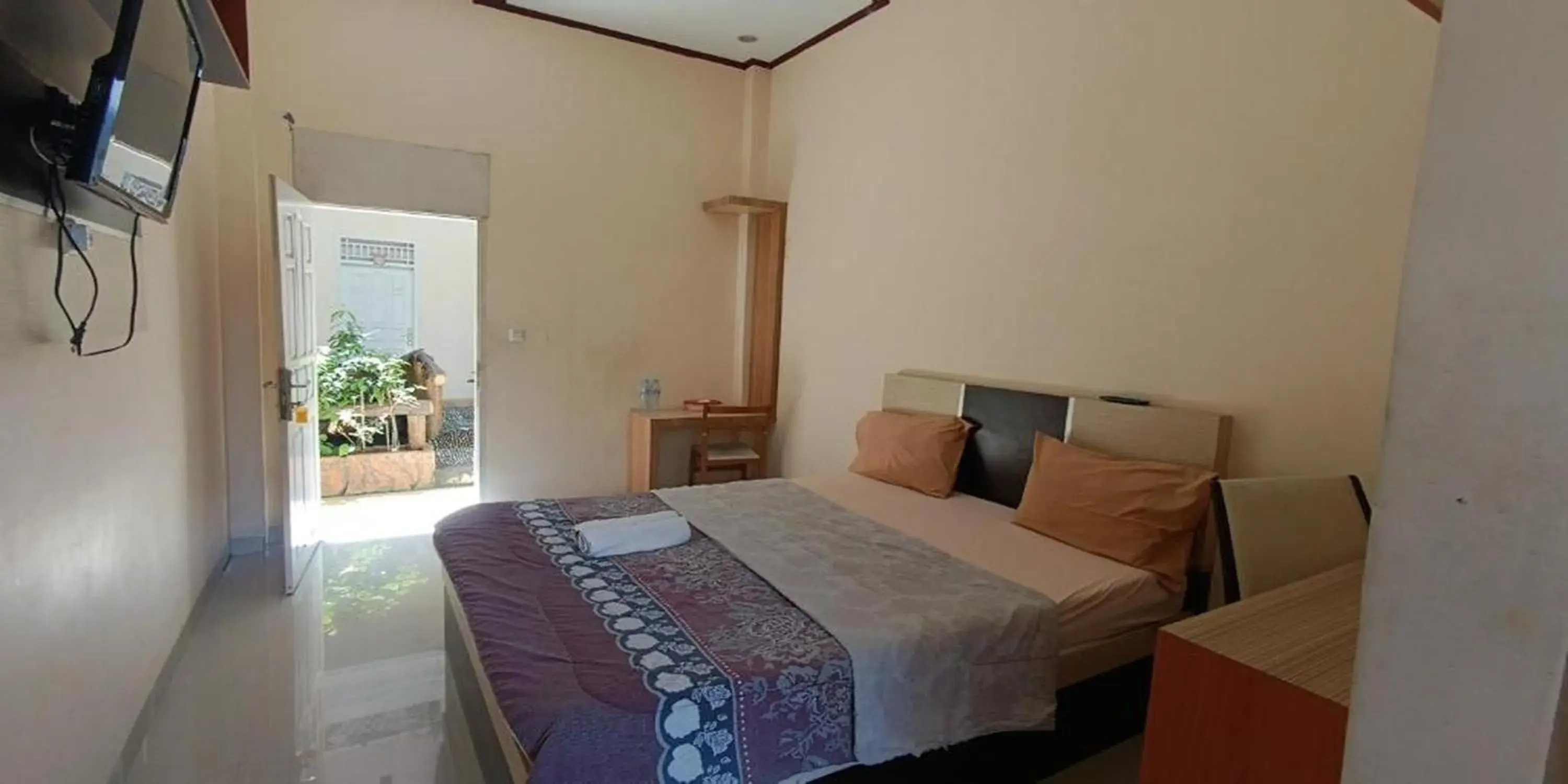 Standard Double Room in Hotel Manggasa Makale Standard Double Room in Hotel Manggasa Makale