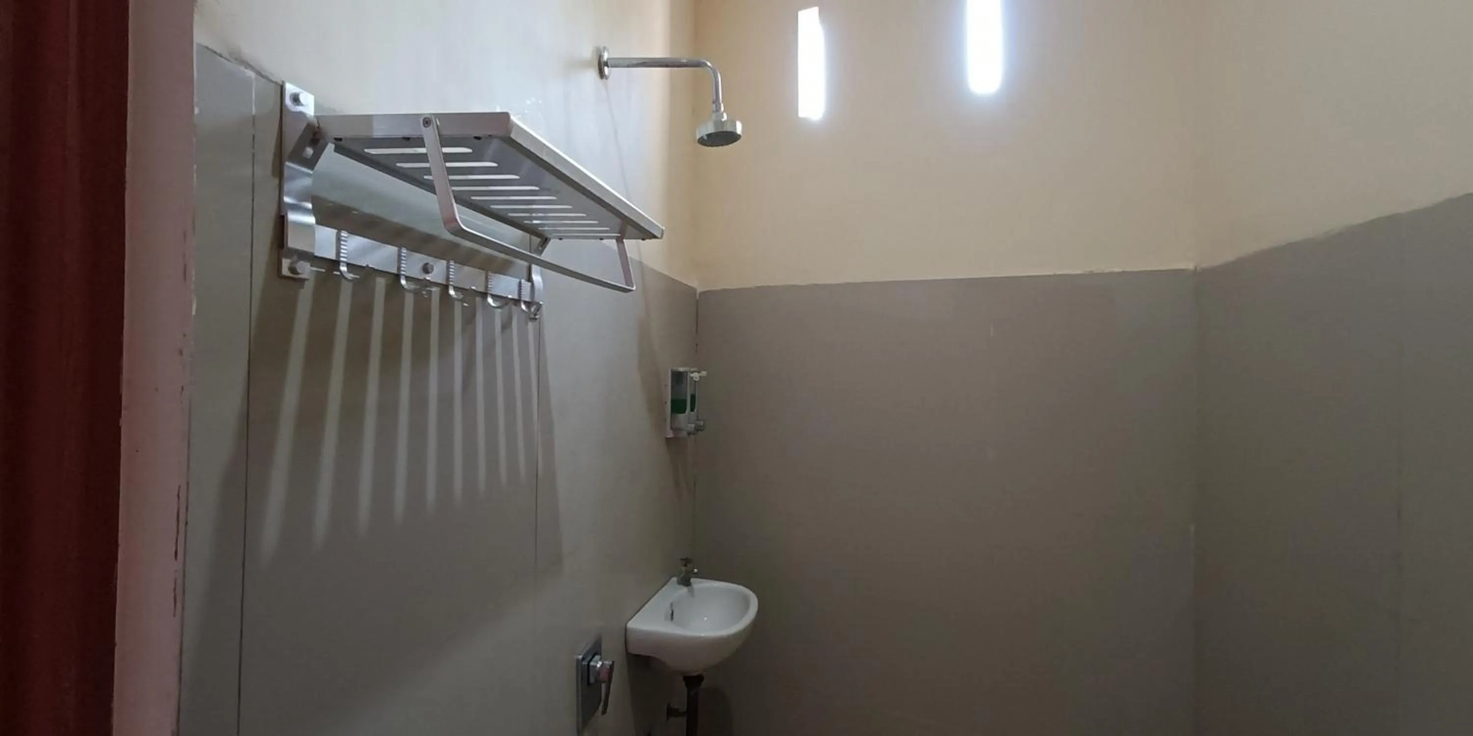 Shower in Hotel Manggasa Makale