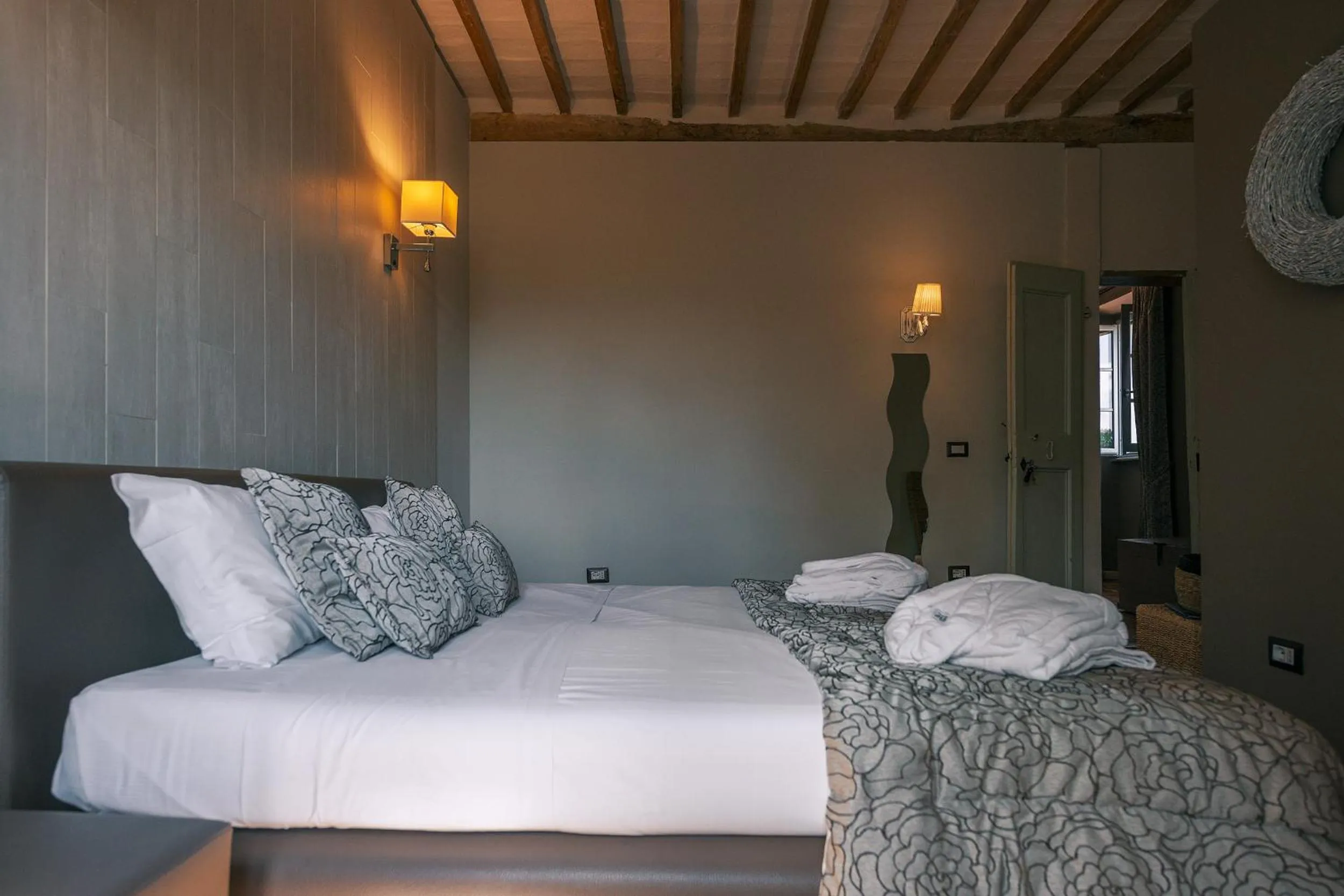 Photo of the whole room, Bed in Casa Grimaldi Hotel & Restaurant tre stelle S