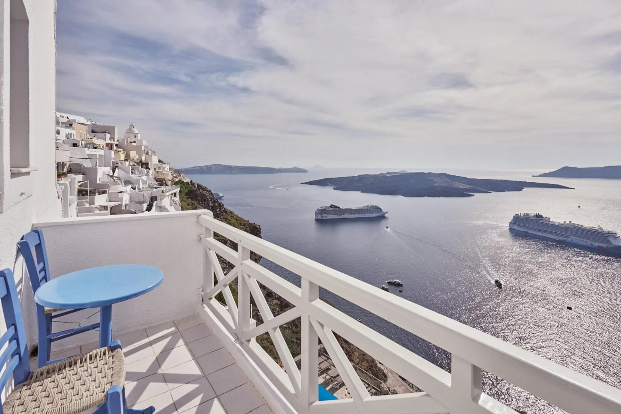 Nearby landmark in Amphitheater Cave Houses