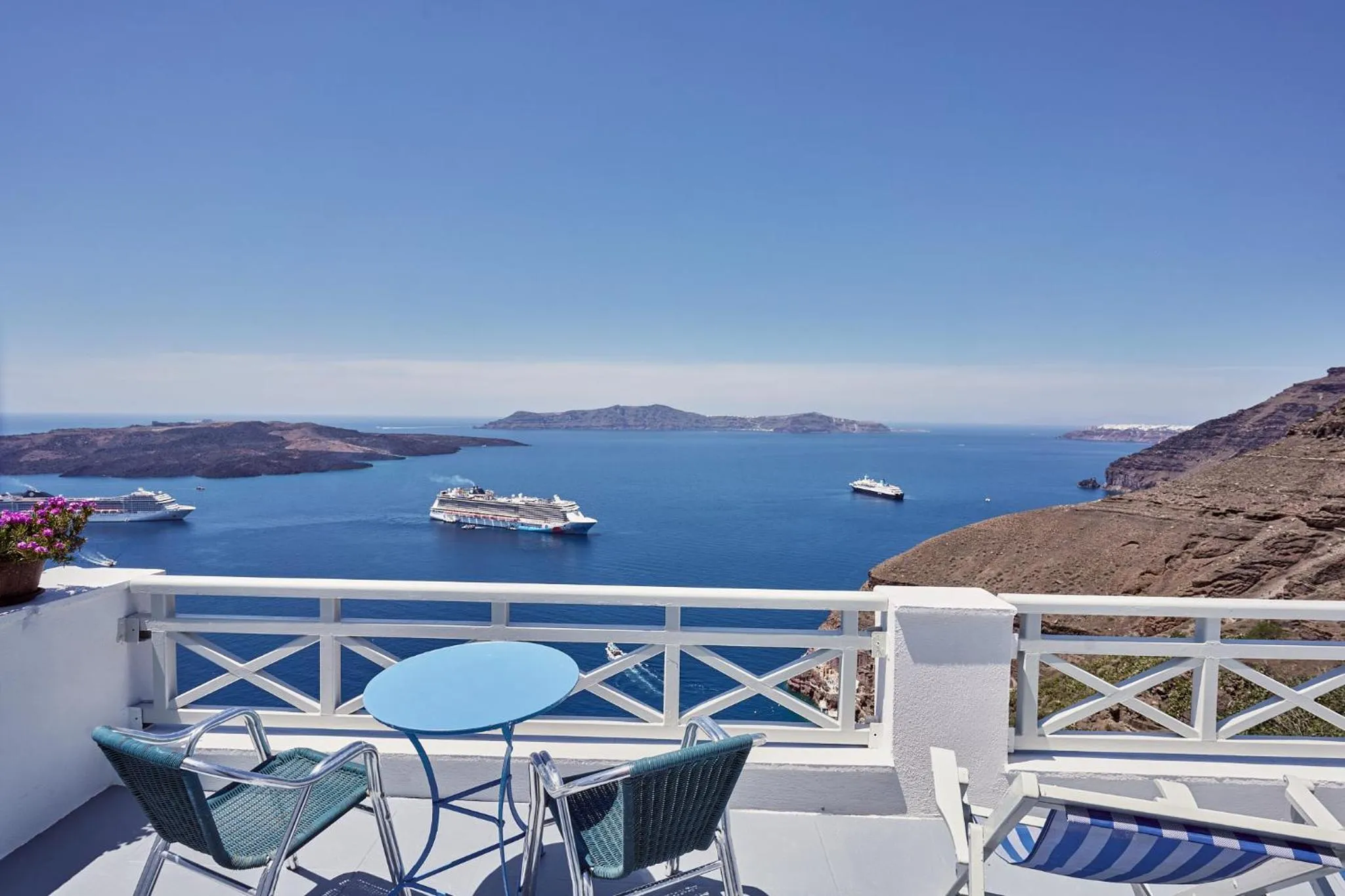 Day in Amphitheater Cave Houses