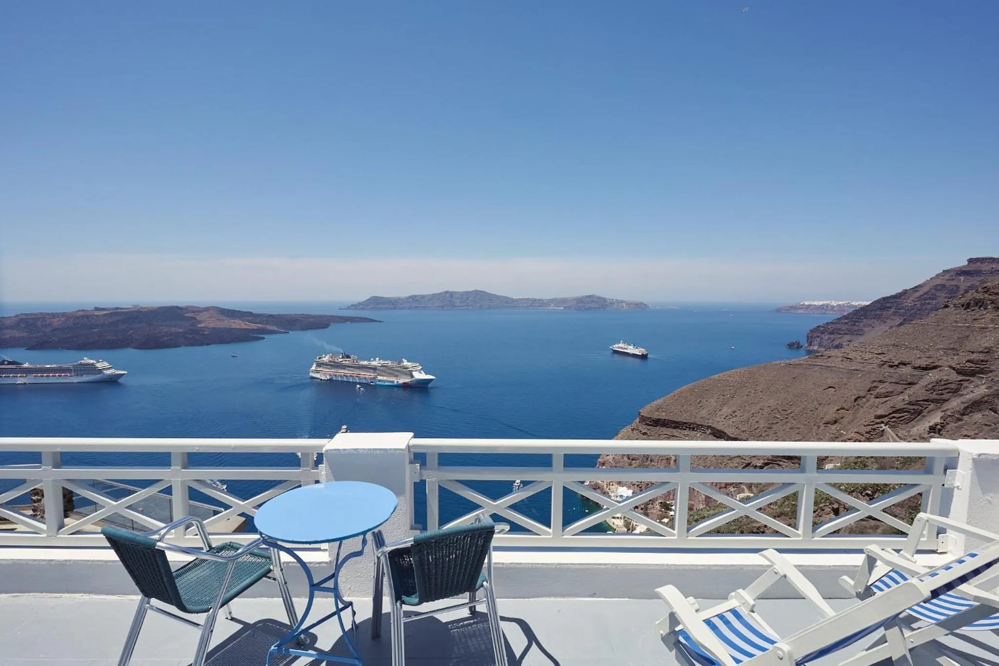 Day in Amphitheater Cave Houses