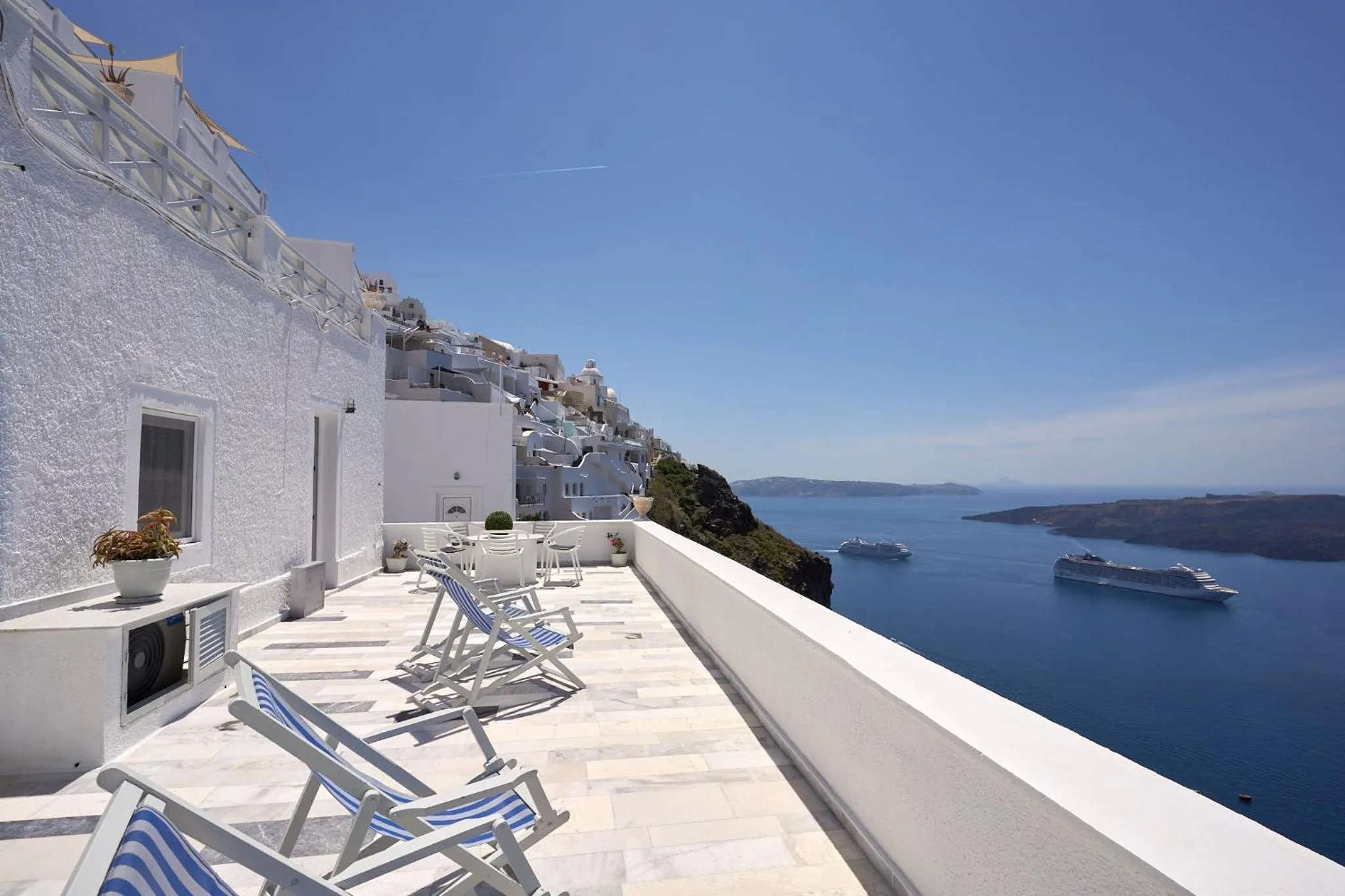 Property building in Amphitheater Cave Houses