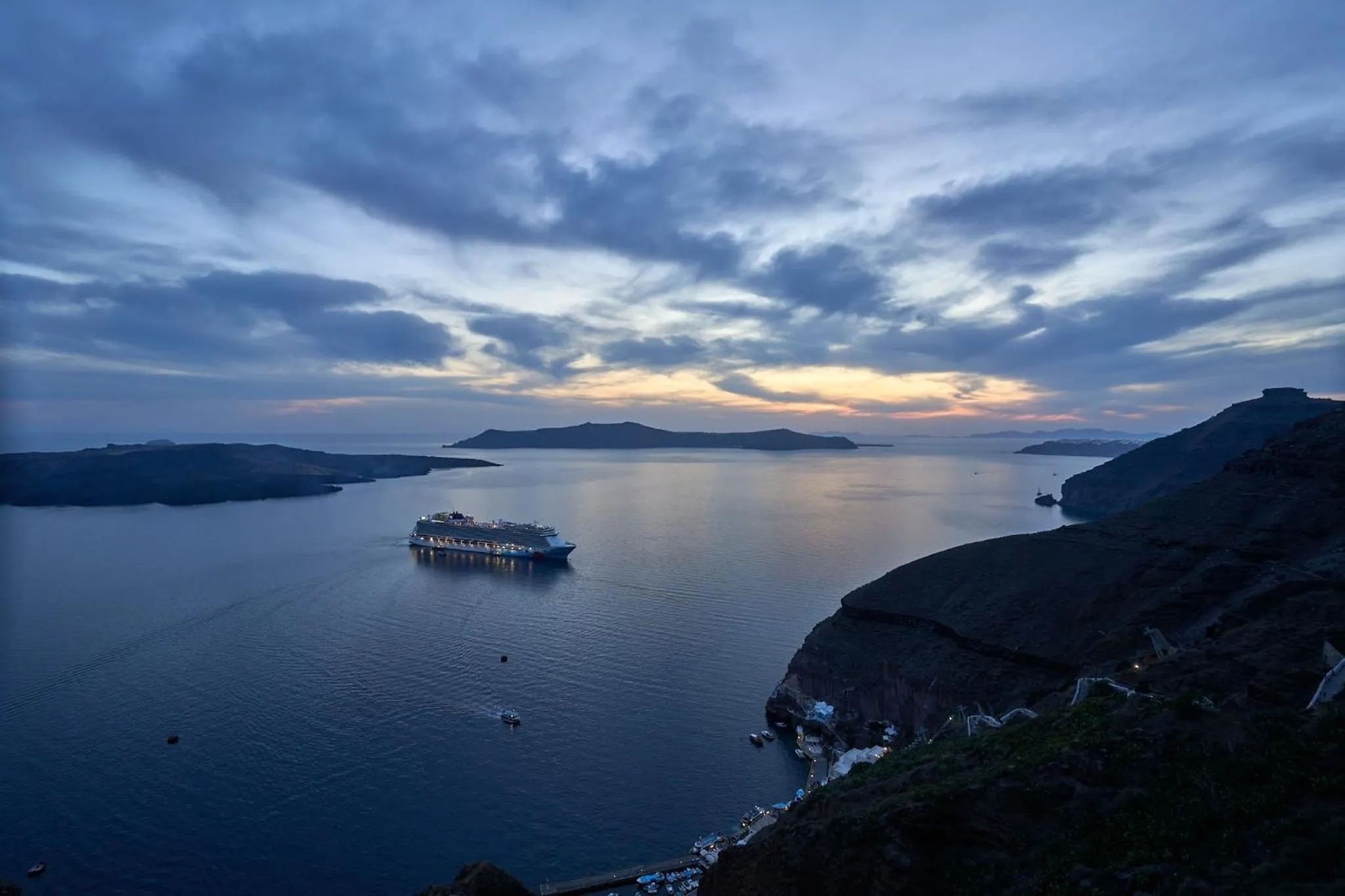 Nearby landmark in Amphitheater Cave Houses