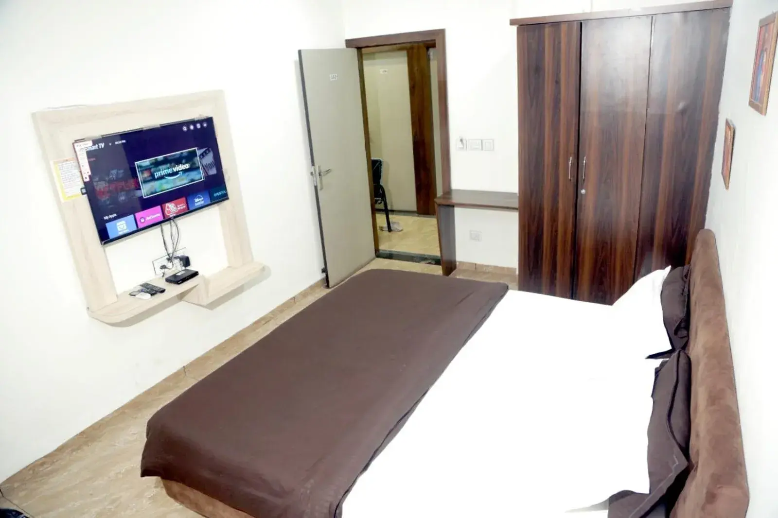 Superior King Room in Hotel Kiwi Inn Superior King Room in Hotel Kiwi Inn