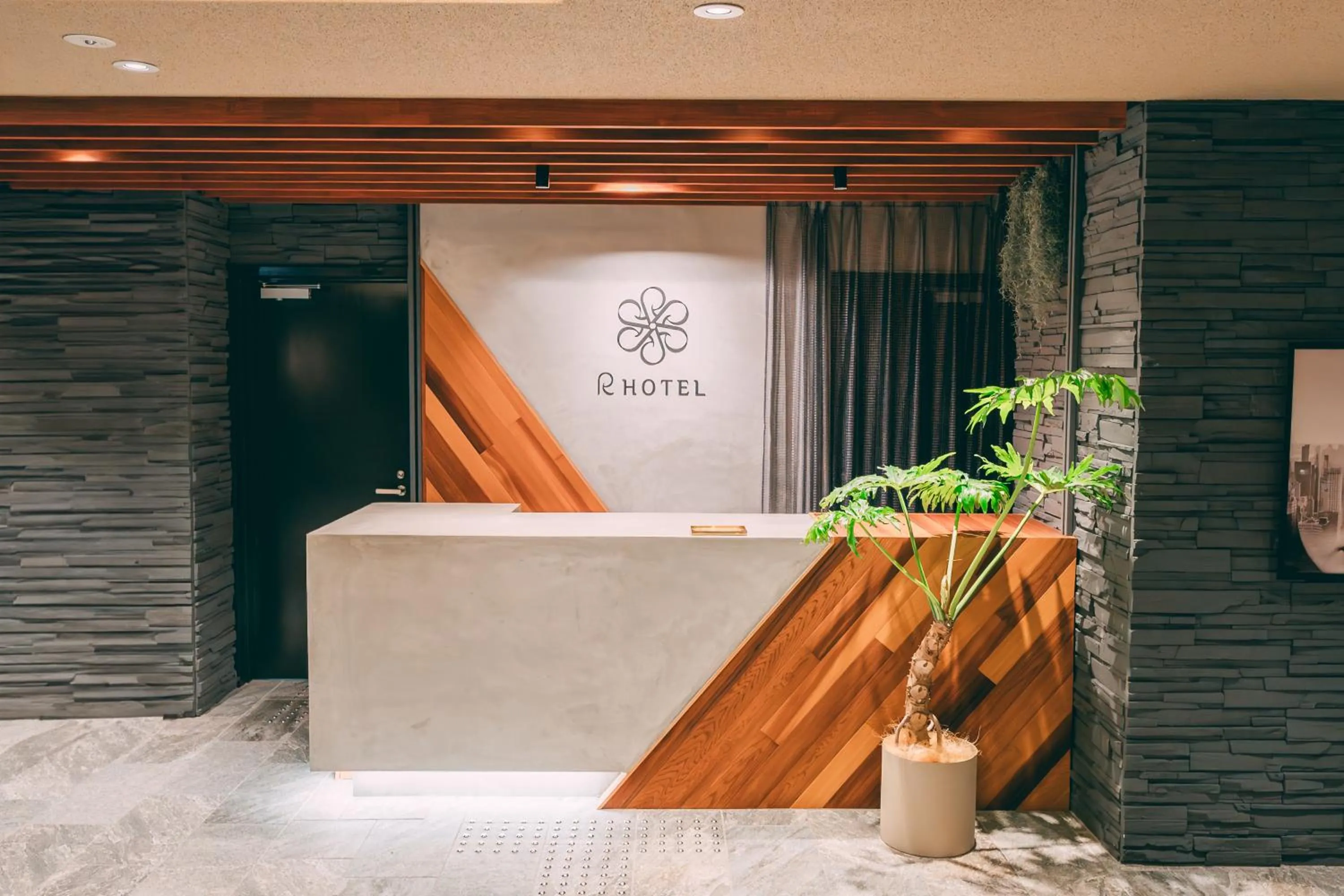 Lobby or reception in R Hotel Honmachi
